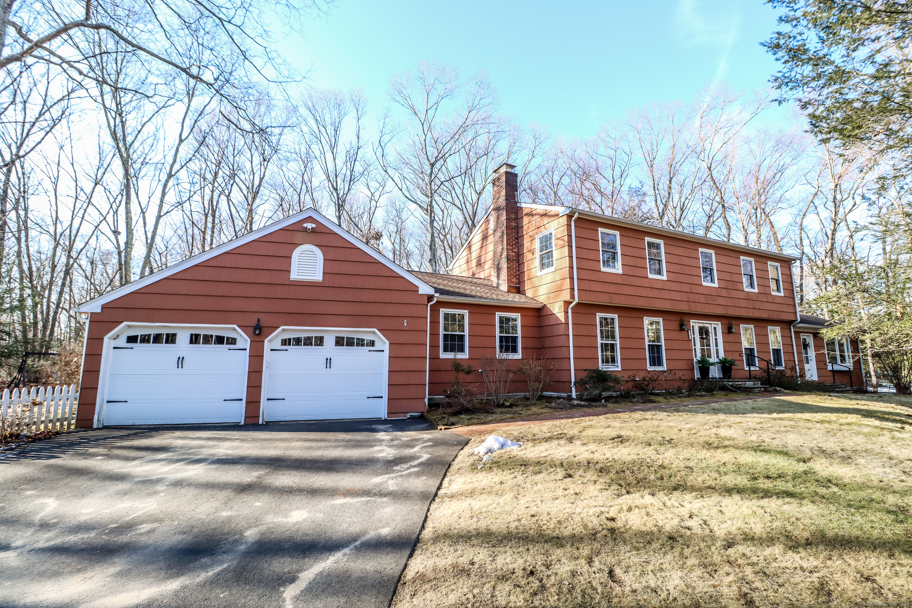 Merwin Brook Road, Brookfield, Connecticut - 4 Bedrooms  
3 Bathrooms  
10 Rooms - 