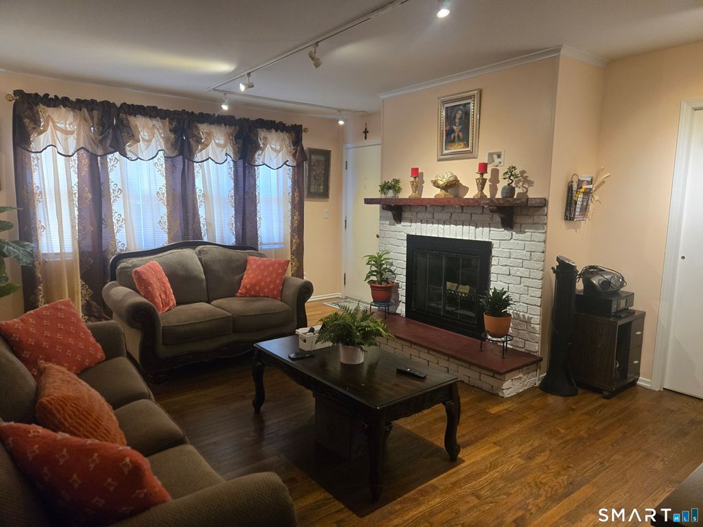 Photo of 1307 Hope Street #B4, Stamford, CT 06907 (MLS # 24180006)