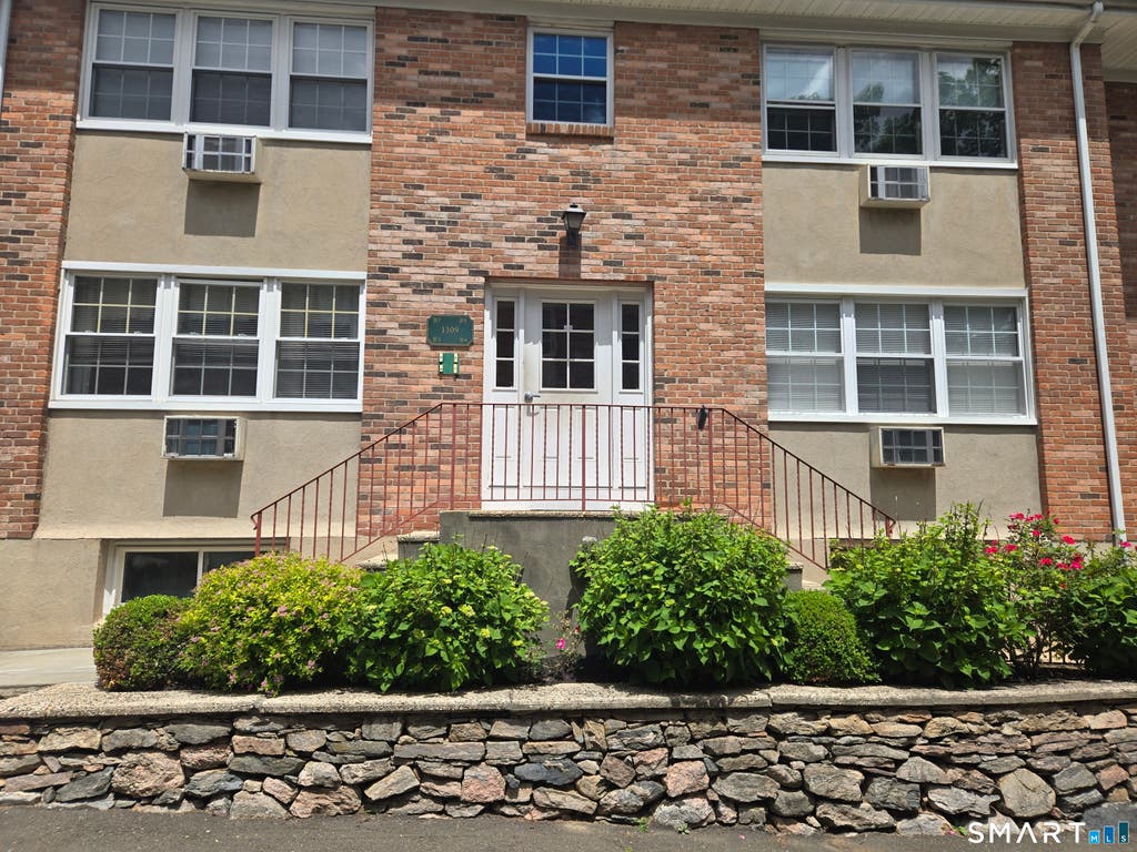 Photo of 1307 Hope Street #B4, Stamford, CT 06907 (MLS # 24180006)