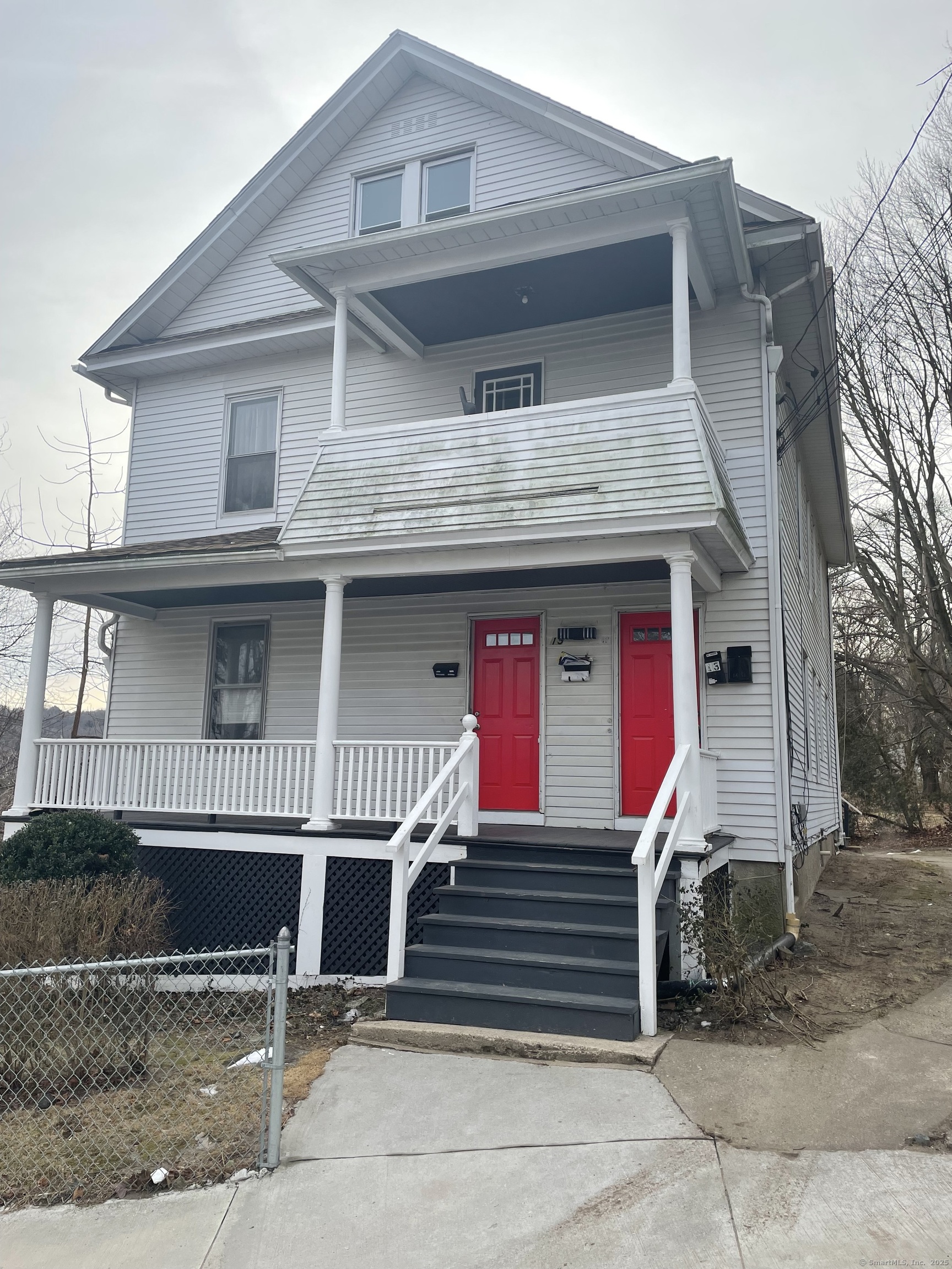 Crescent Street, Ansonia, Connecticut - 2 Bedrooms  
1 Bathrooms  
4 Rooms - 