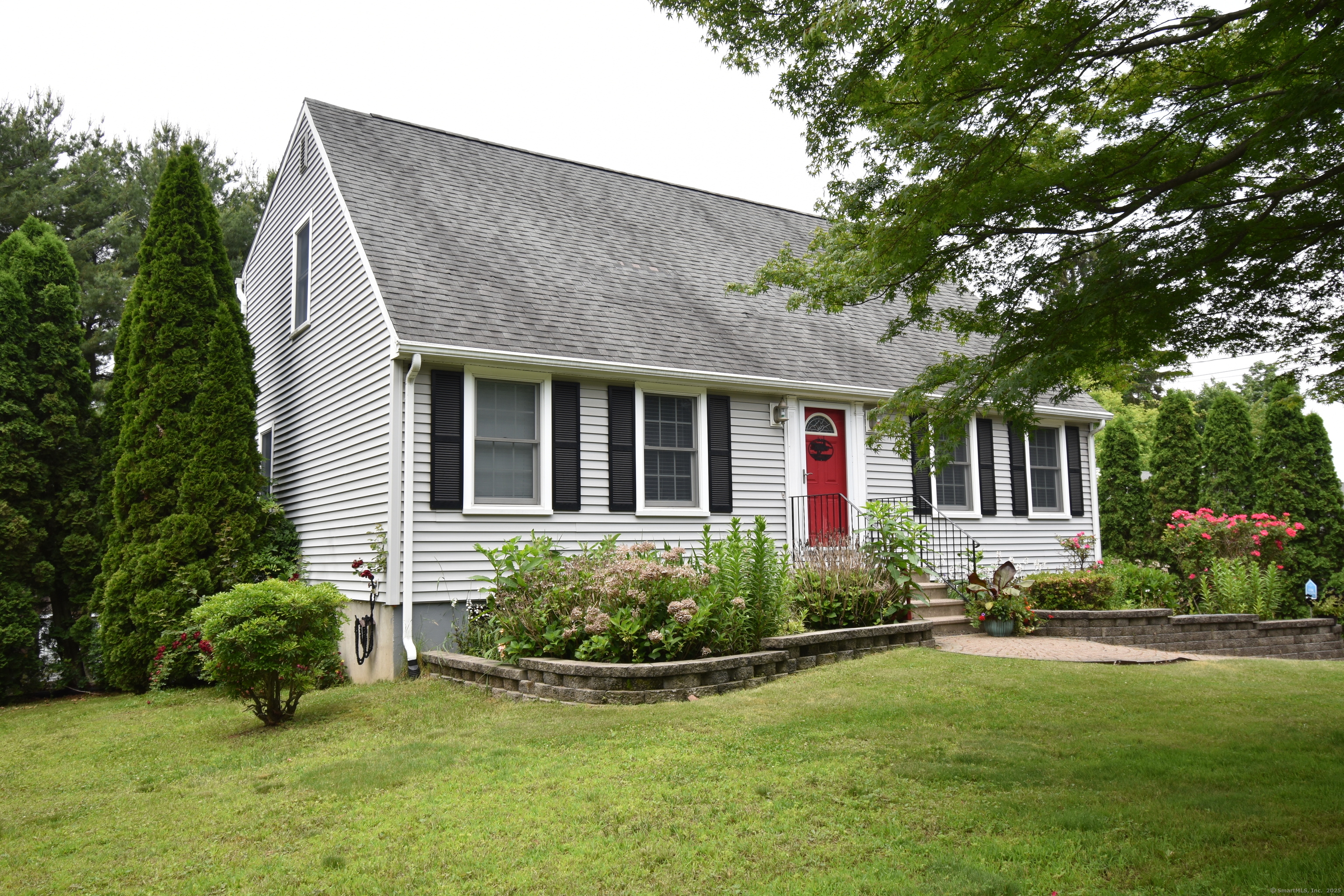 West Street, Southington, Connecticut - 3 Bedrooms  
2 Bathrooms  
7 Rooms - 