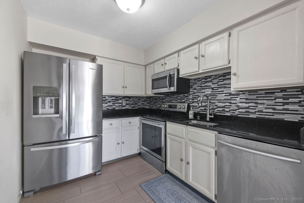 730 Robert Frost Drive #730, Branford, Connecticut image 8