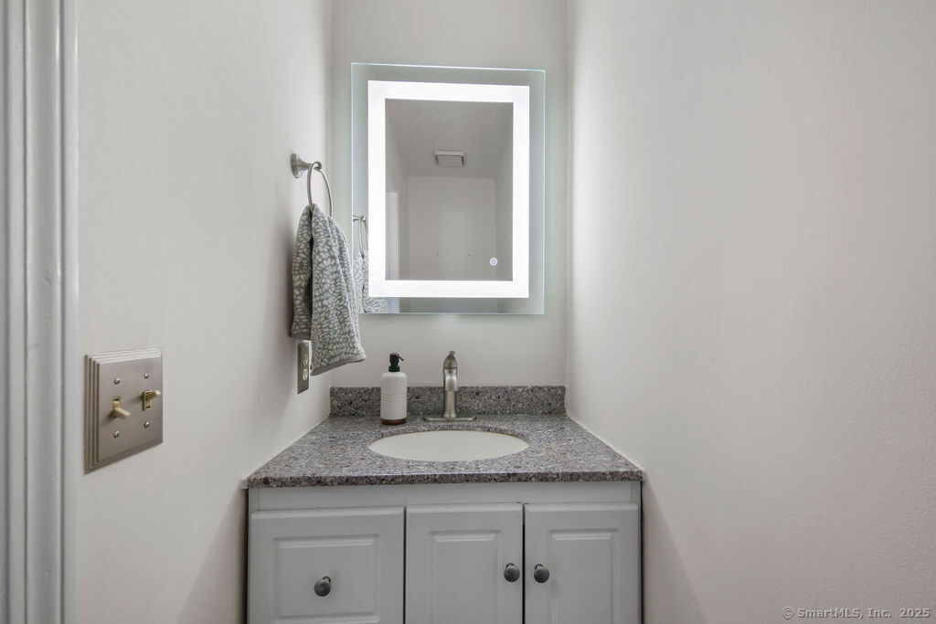 730 Robert Frost Drive #730, Branford, Connecticut image 10