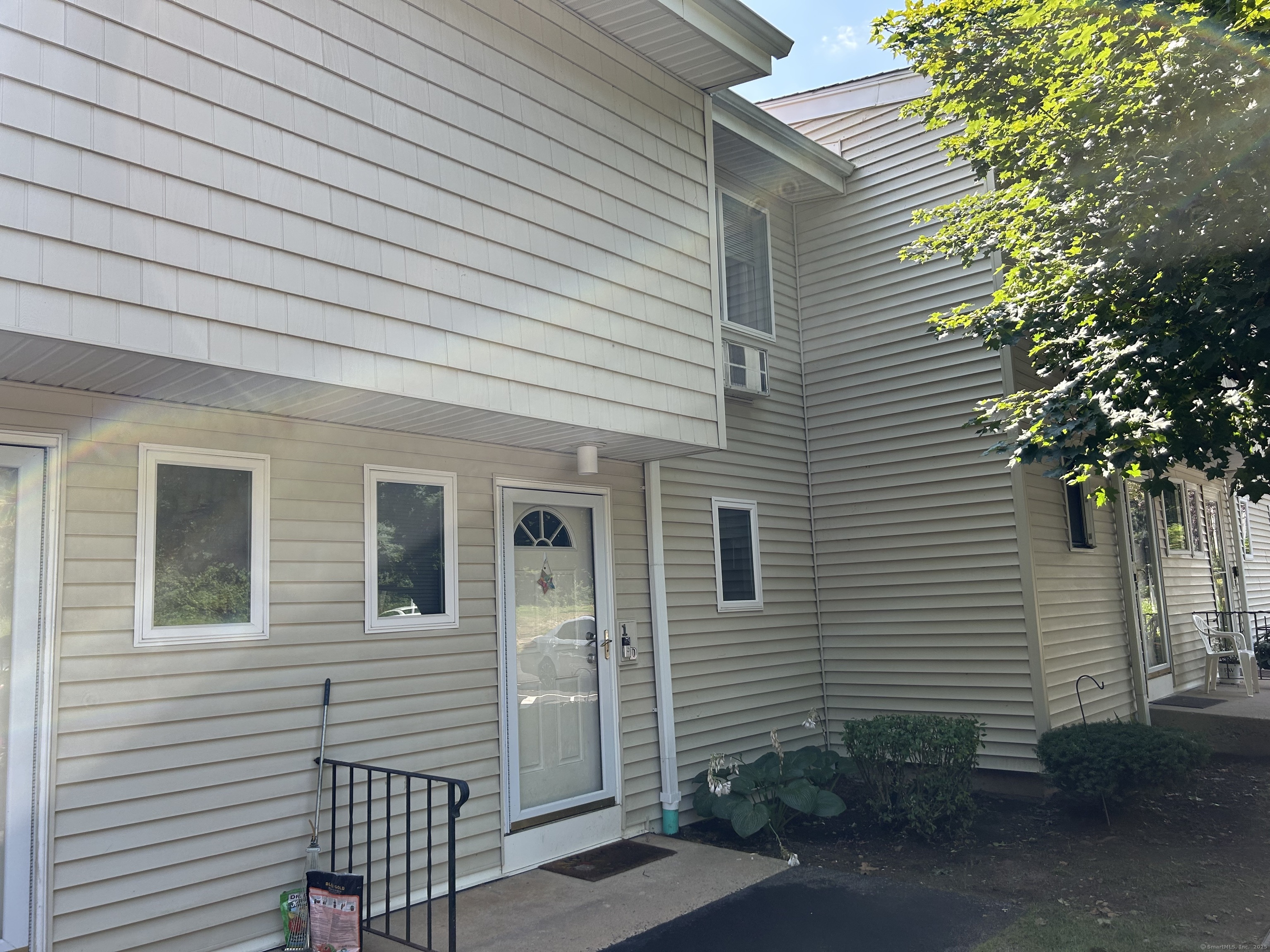 220 Main Street APT 1D