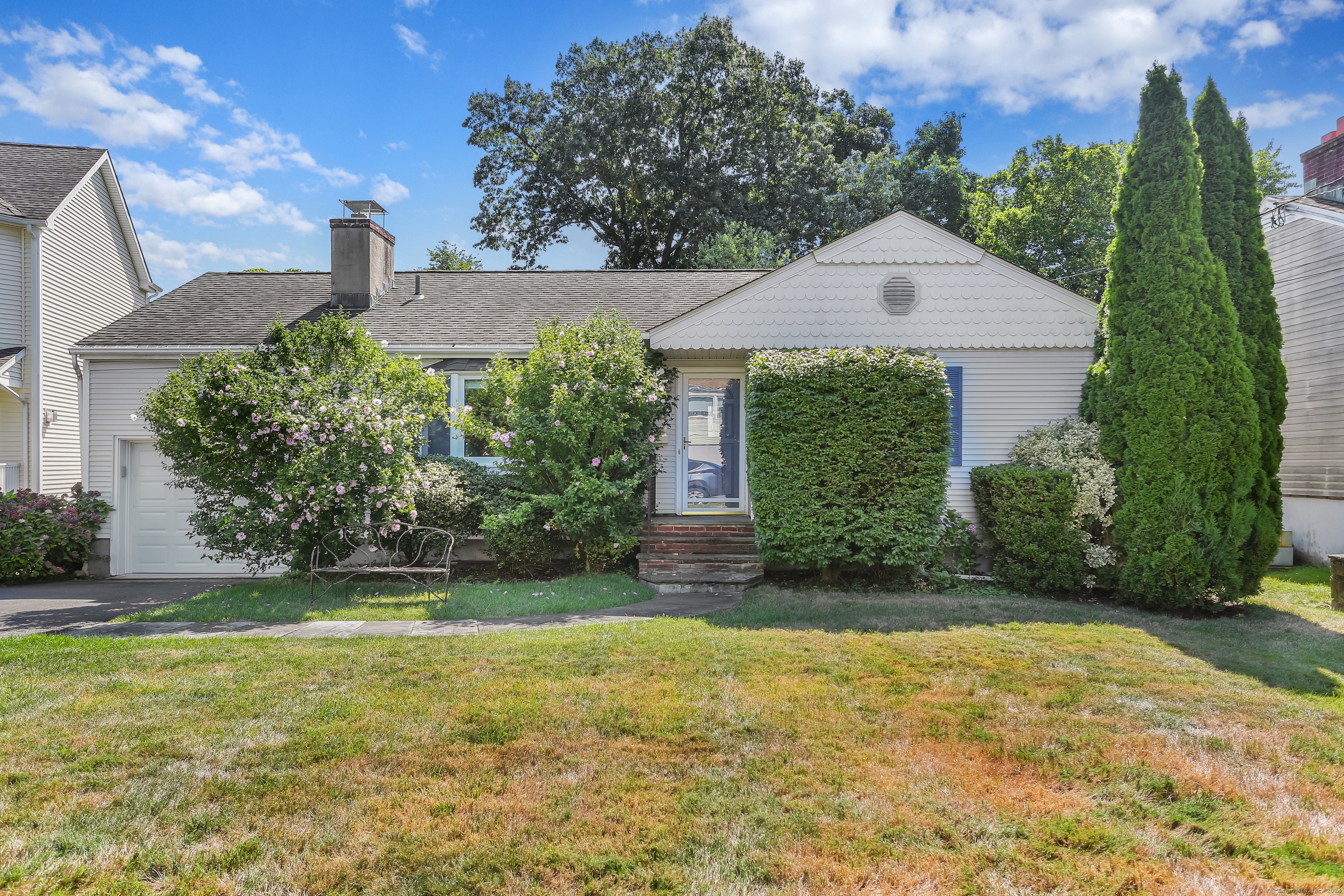 Property for Sale at 33 Barholm Avenue, Stamford, Connecticut - Bedrooms: 3 
Bathrooms: 2 
Rooms: 7  - $649,000