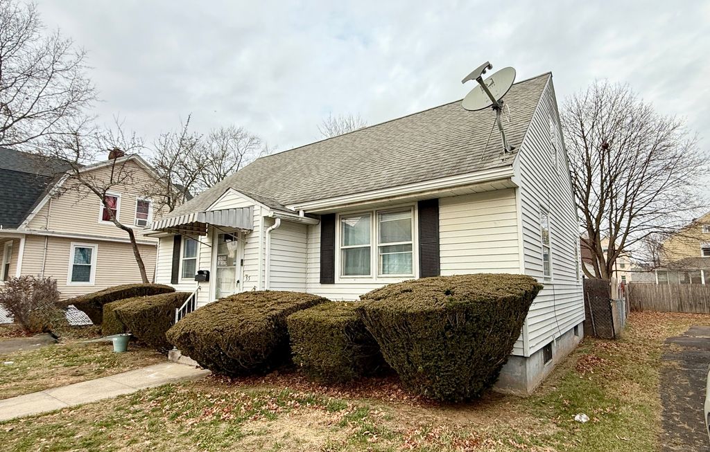 Photo of 33 Newton Street, Hamden, CT 06514 (MLS # 24143139)