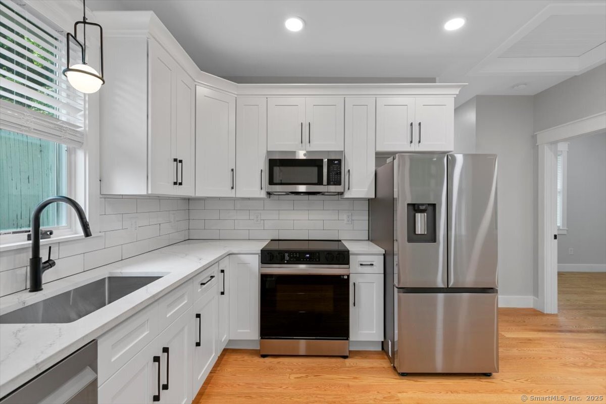 Dwight Street Rear, New Haven, Connecticut - 1 Bedrooms  
1 Bathrooms  
3 Rooms - 