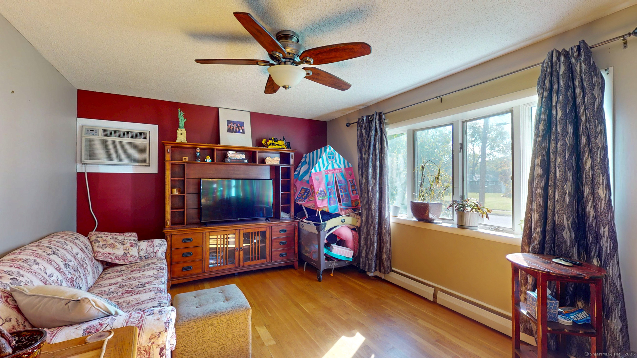 East Hartford, Connecticut 06118, United States, 4 Bedrooms Bedrooms, ,2 BathroomsBathrooms,Residential,Pending,230592