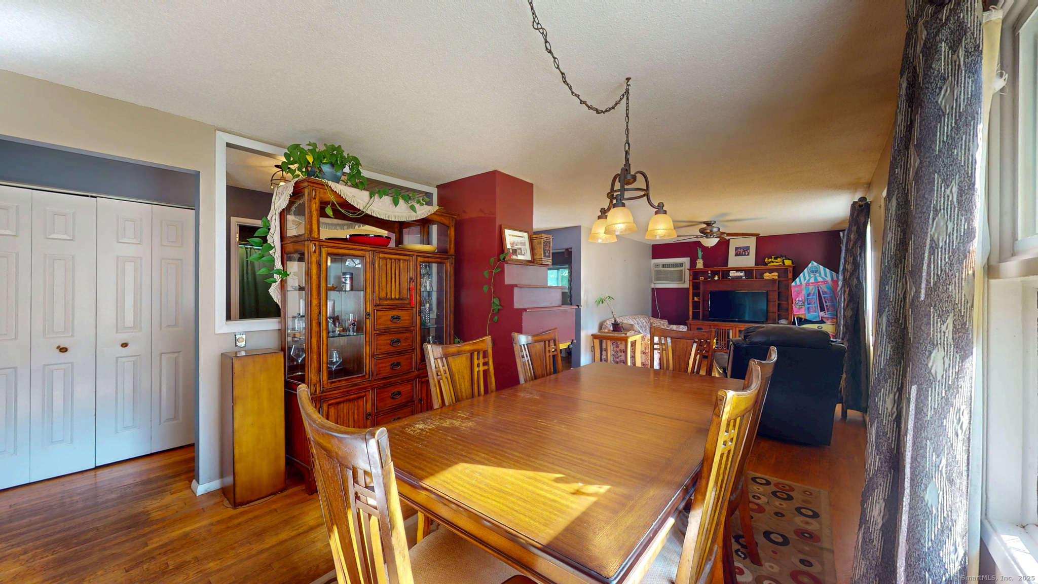 East Hartford, Connecticut 06118, United States, 4 Bedrooms Bedrooms, ,2 BathroomsBathrooms,Residential,Pending,230592