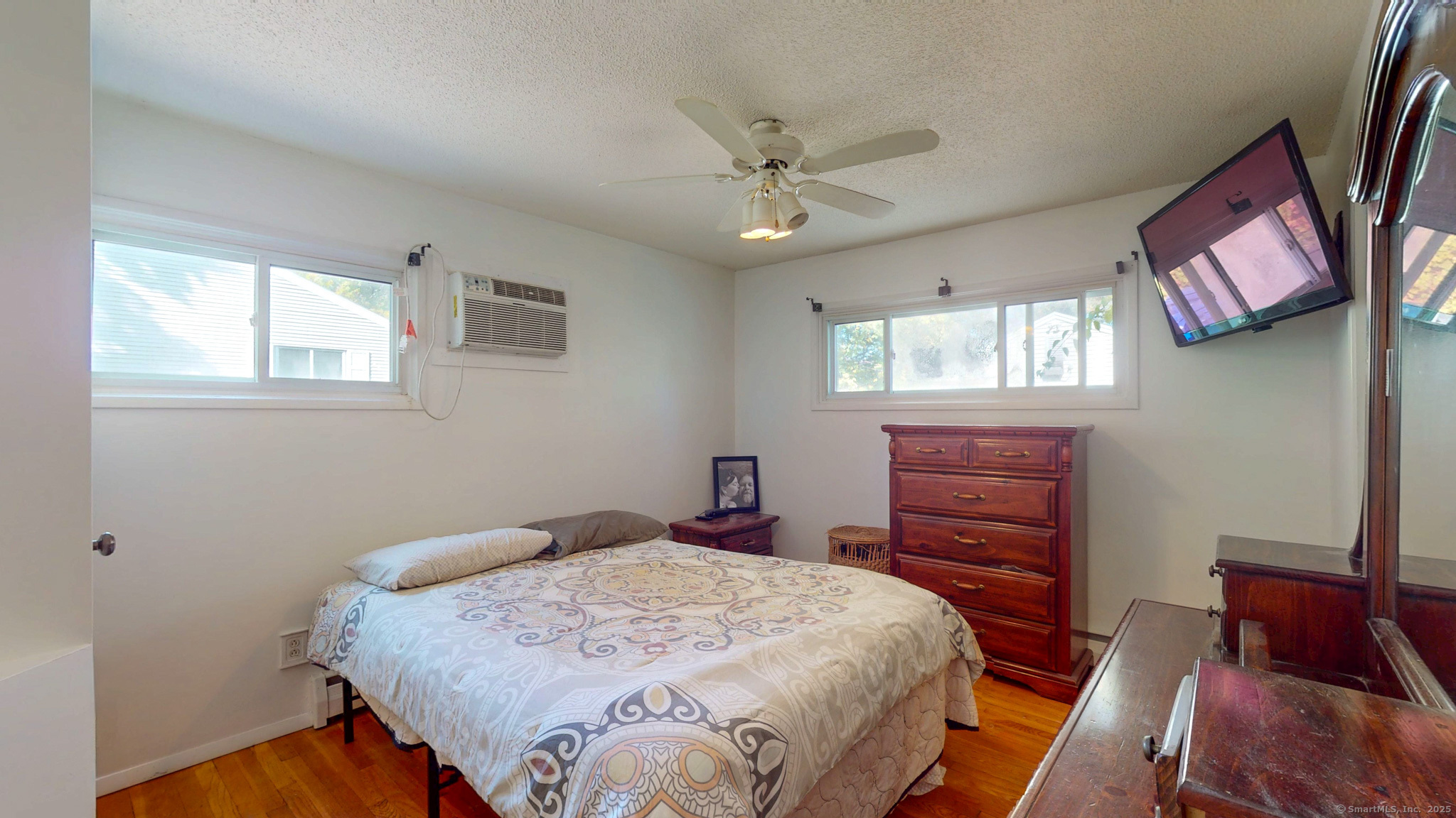 East Hartford, Connecticut 06118, United States, 4 Bedrooms Bedrooms, ,2 BathroomsBathrooms,Residential,Pending,230592