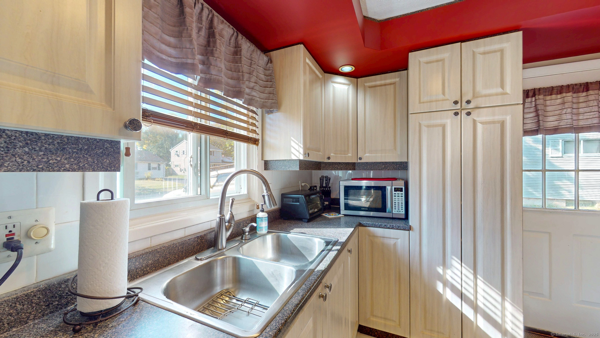 East Hartford, Connecticut 06118, United States, 4 Bedrooms Bedrooms, ,2 BathroomsBathrooms,Residential,Pending,230592