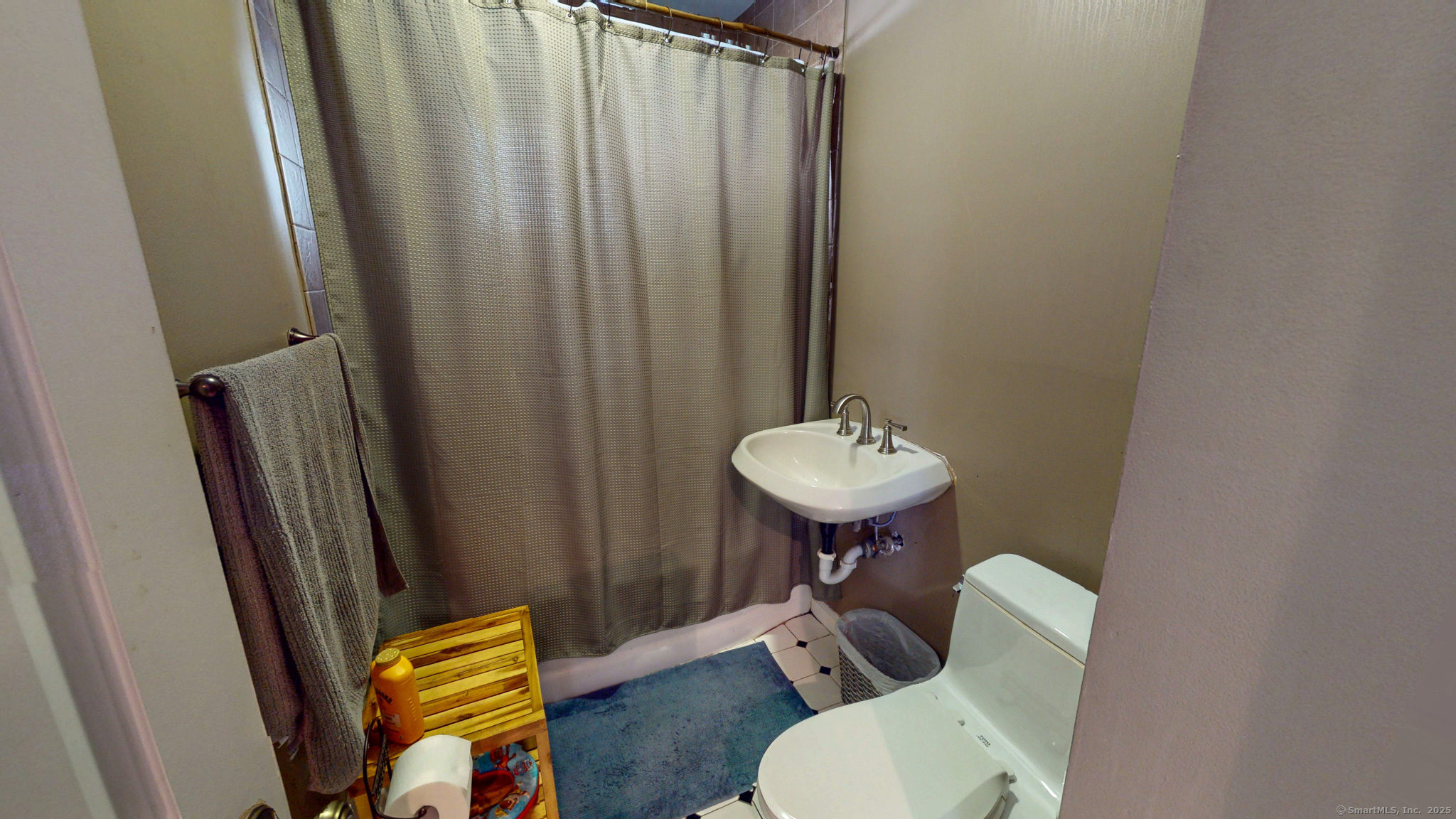 East Hartford, Connecticut 06118, United States, 4 Bedrooms Bedrooms, ,2 BathroomsBathrooms,Residential,Pending,230592