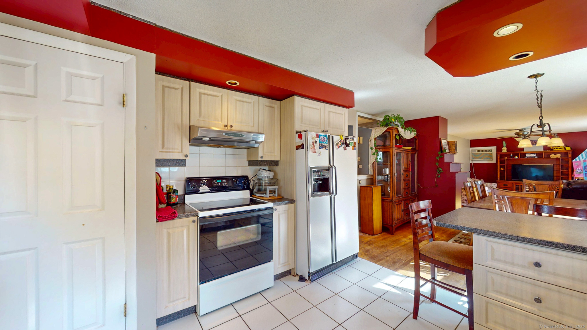 East Hartford, Connecticut 06118, United States, 4 Bedrooms Bedrooms, ,2 BathroomsBathrooms,Residential,Pending,230592