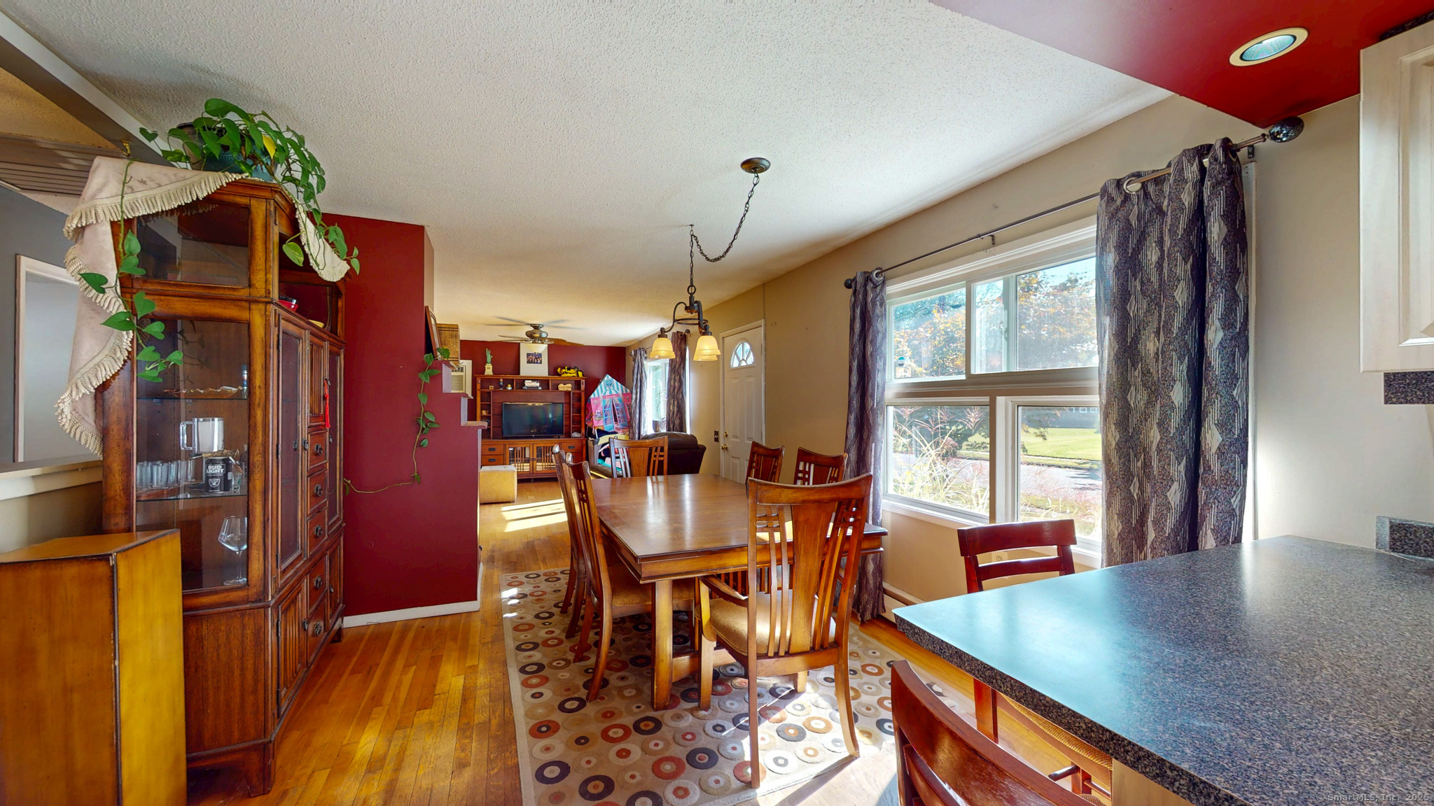 East Hartford, Connecticut 06118, United States, 4 Bedrooms Bedrooms, ,2 BathroomsBathrooms,Residential,Pending,230592