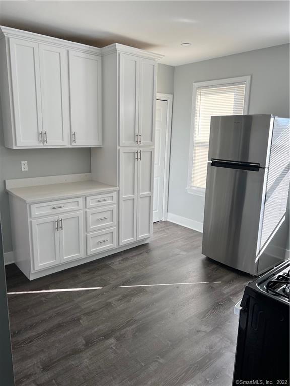 Rental Property at Burritt Avenue 2nd, Stratford, Connecticut - Bedrooms: 2 
Bathrooms: 1 
Rooms: 5  - $2,295 MO.