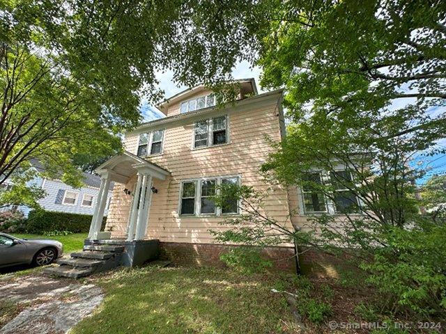 Morris Street, Hamden, Connecticut - 3 Bedrooms  
3 Bathrooms  
7 Rooms - 