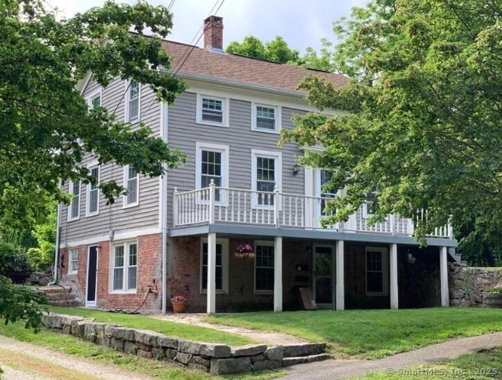 W Mystic Avenue, Groton, Connecticut - 2 Bedrooms  
1 Bathrooms  
5 Rooms - 