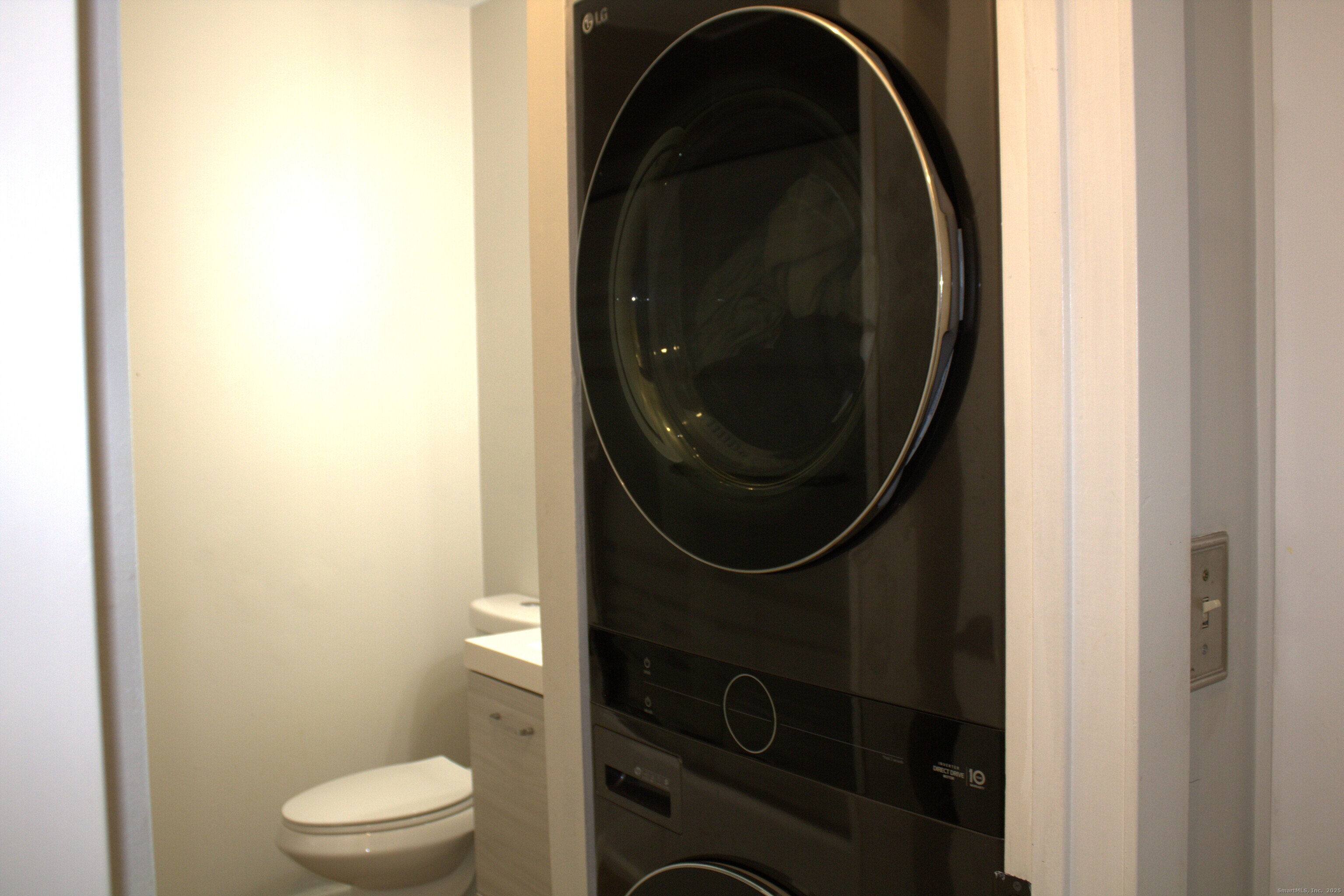 South Windsor, Connecticut 06074, United States, 2 Bedrooms Bedrooms, ,1 BathroomBathrooms,Residential,Active,252554