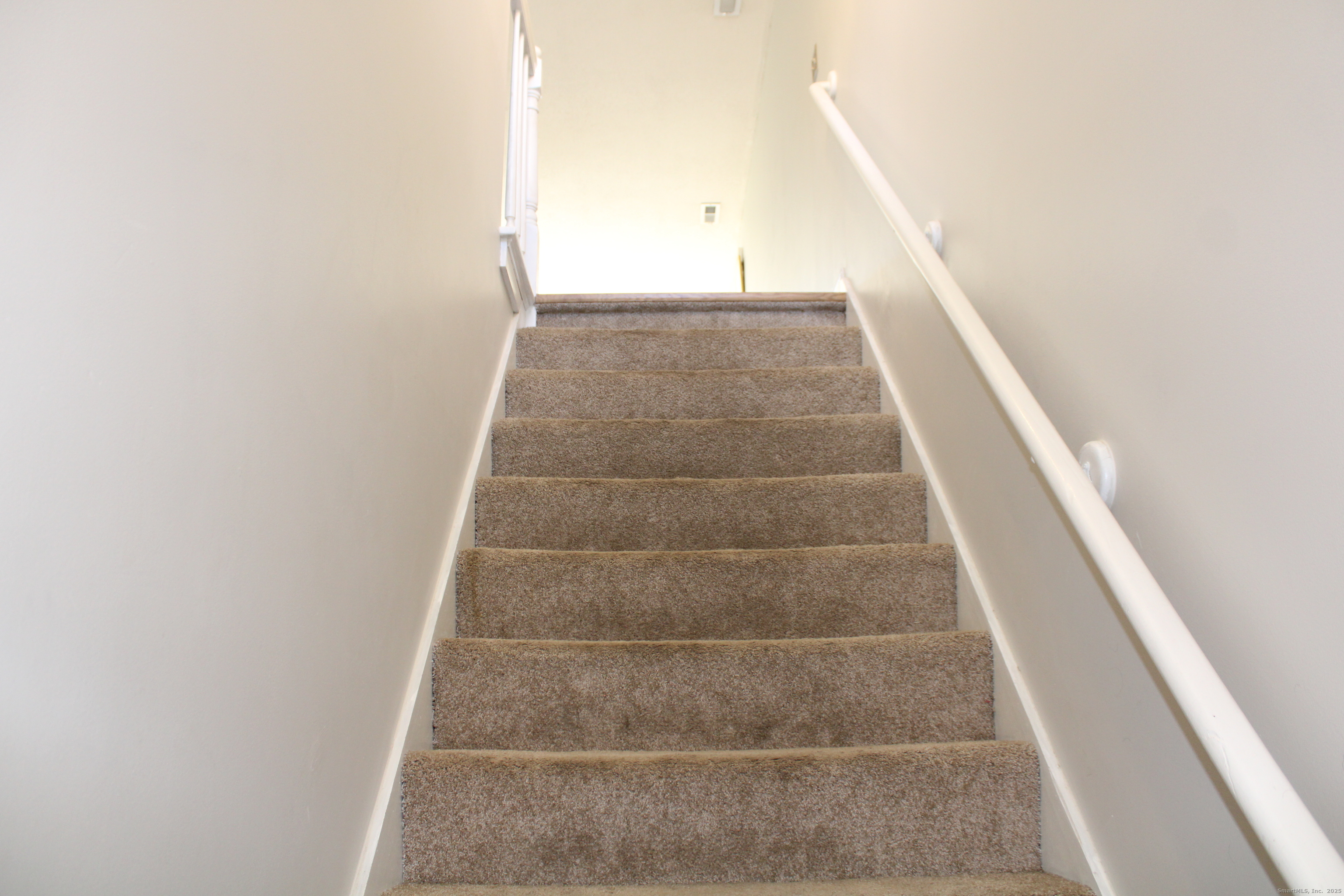 South Windsor, Connecticut 06074, United States, 2 Bedrooms Bedrooms, ,1 BathroomBathrooms,Residential,Active,252554