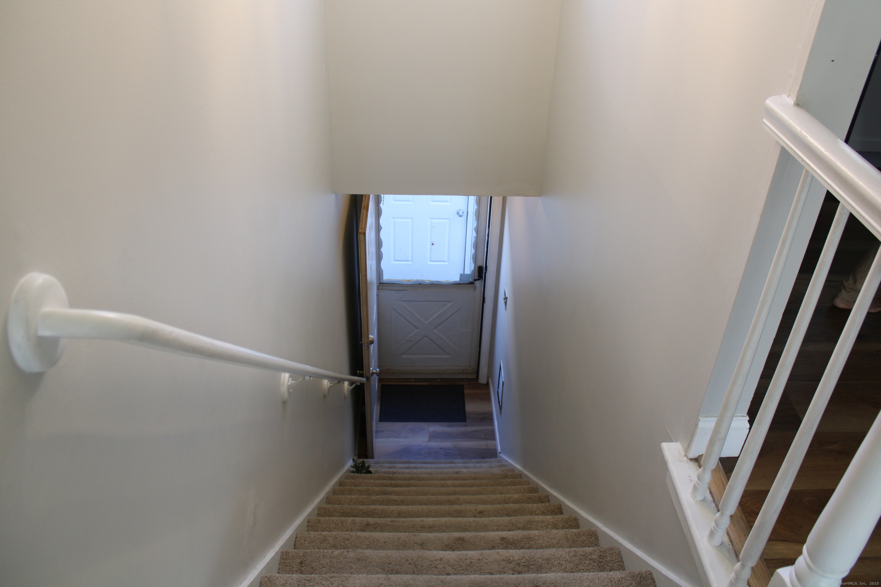 South Windsor, Connecticut 06074, United States, 2 Bedrooms Bedrooms, ,1 BathroomBathrooms,Residential,Active,252554