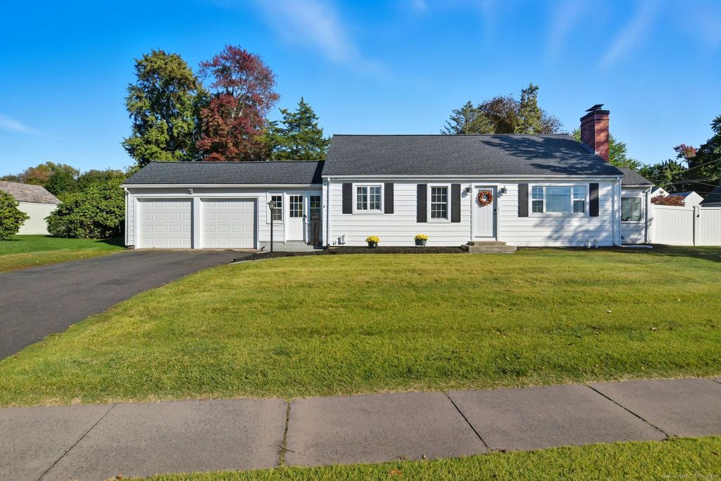 Photo of 243B Pearl Street, Enfield, CT 06082 (MLS # 24132459)