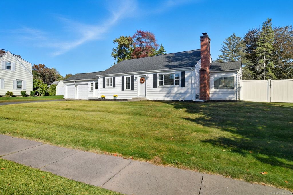 Photo of 243B Pearl Street, Enfield, CT 06082 (MLS # 24132459)