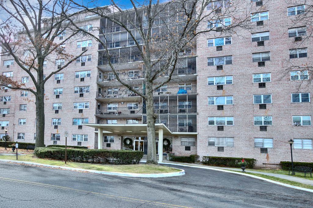 Photo of 25 Cartright Street #5D, Bridgeport, CT 06604 (MLS # 24128228)