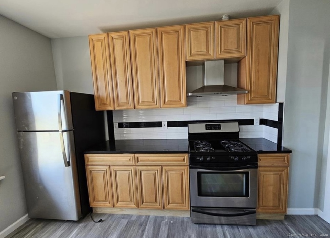Rental Property at Central Avenue 1, Bridgeport, Connecticut - Bedrooms: 3 
Bathrooms: 1 
Rooms: 5  - $2,200 MO.