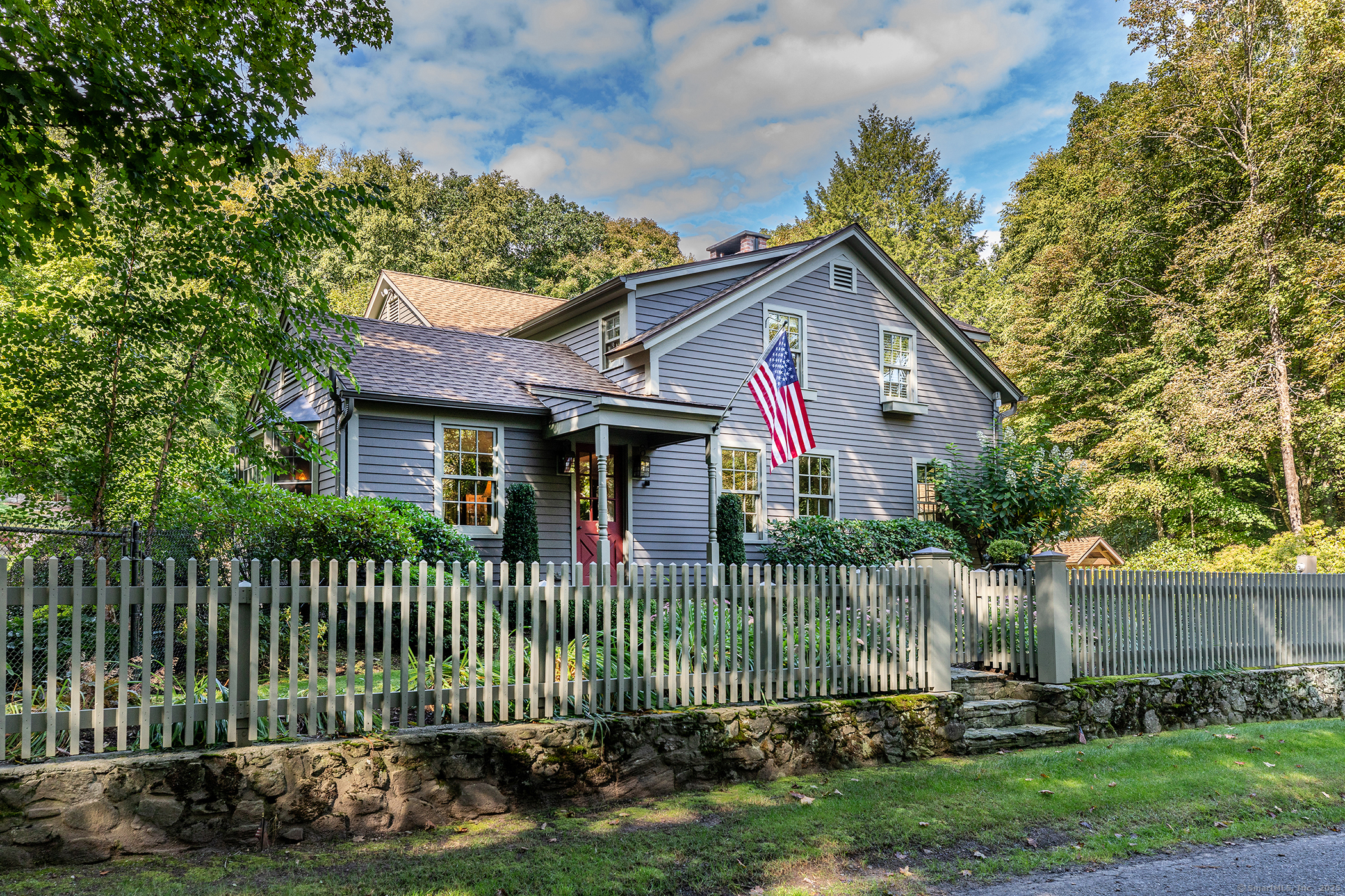 Sprain Brook Road, Woodbury, Connecticut - 3 Bedrooms  
3 Bathrooms  
7 Rooms - 