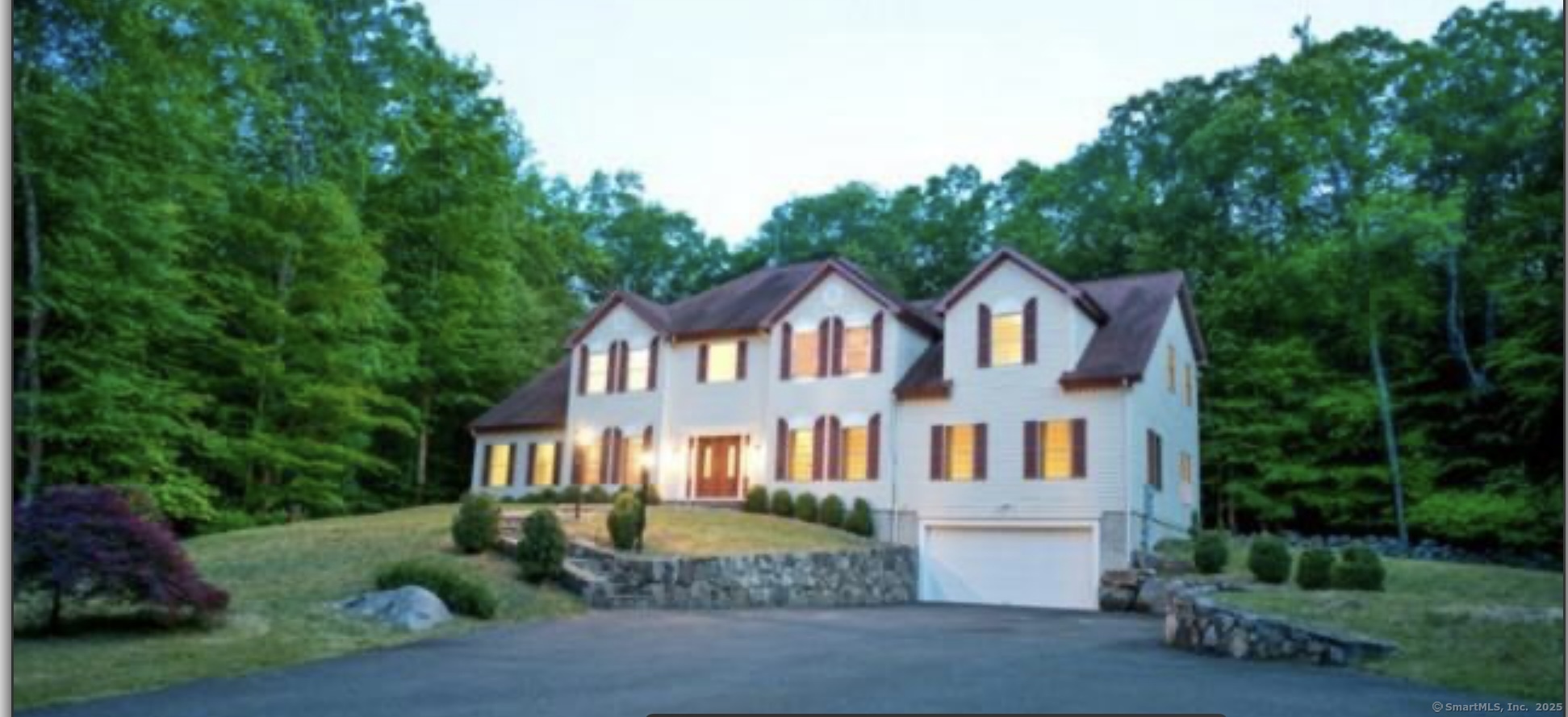 Mallory Hill Road, Ridgefield, Connecticut - 4 Bedrooms  
4 Bathrooms  
8 Rooms - 