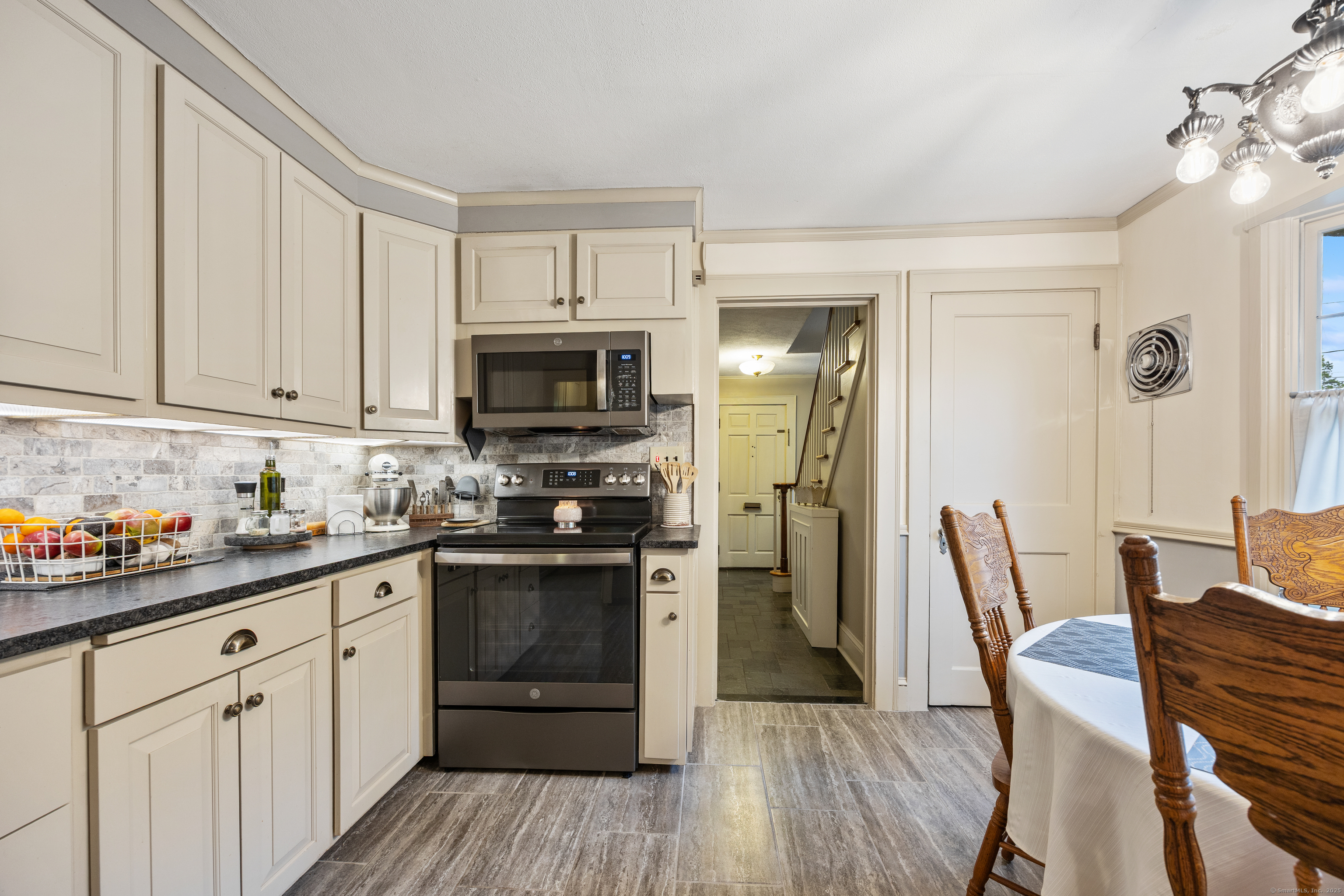 8 Usher Avenue, Plainville, Connecticut image 16
