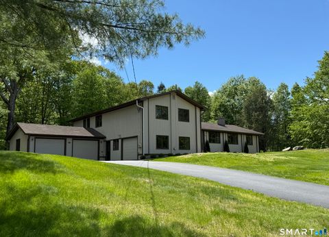 Photo of 634 Aspen Lane, Orange, CT 06477 (MLS # 24165457)