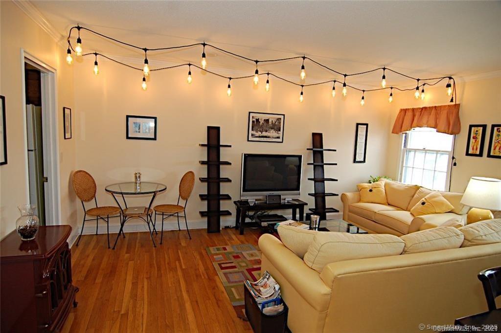 Rental Property at Park Street Apt 15, New Canaan, Connecticut - Bedrooms: 1 
Bathrooms: 1 
Rooms: 4  - $2,700 MO.