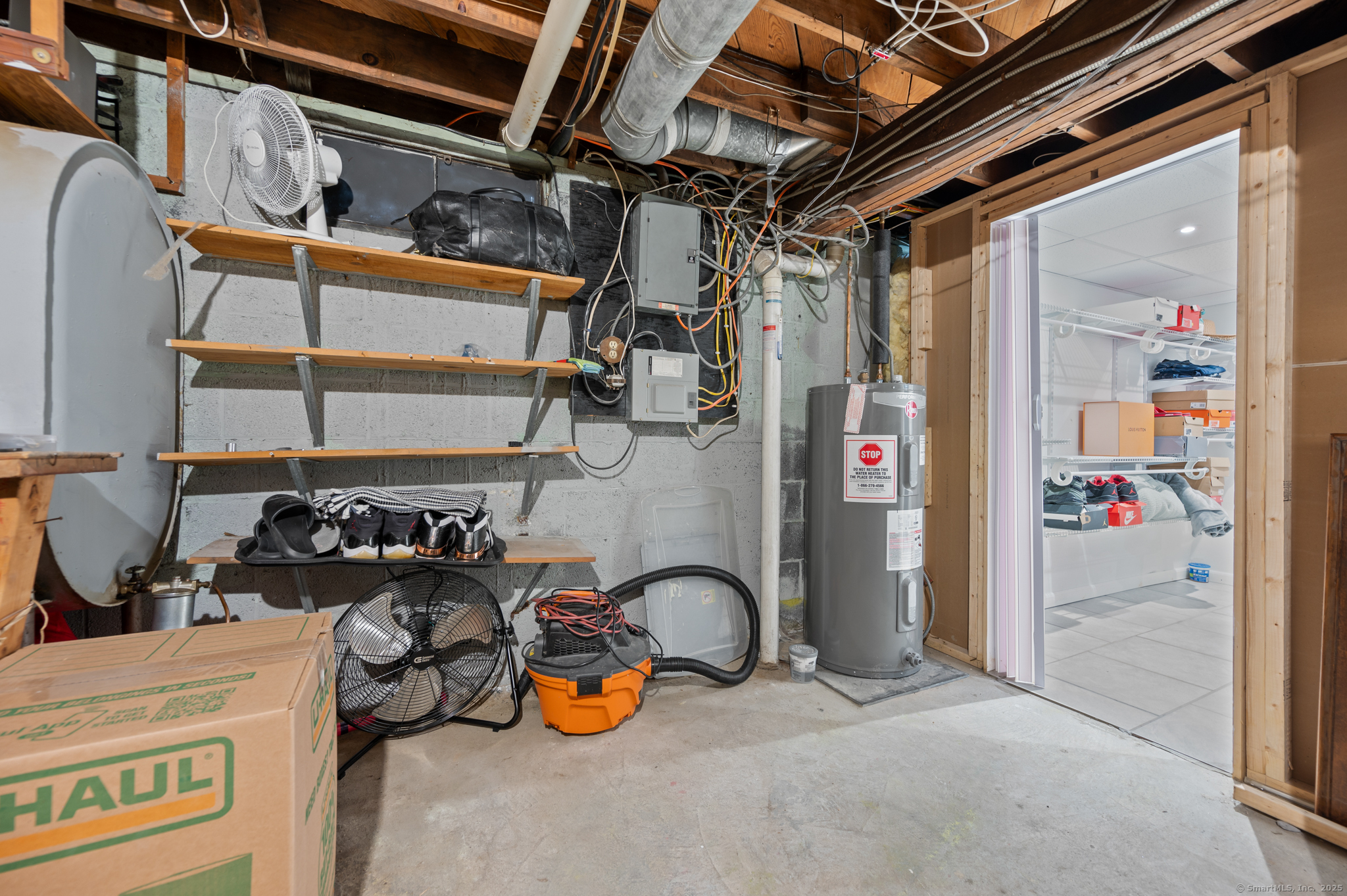 Naugatuck, Connecticut 06770, United States, 2 Bedrooms Bedrooms, ,1 BathroomBathrooms,Residential,Coming Soon,220576