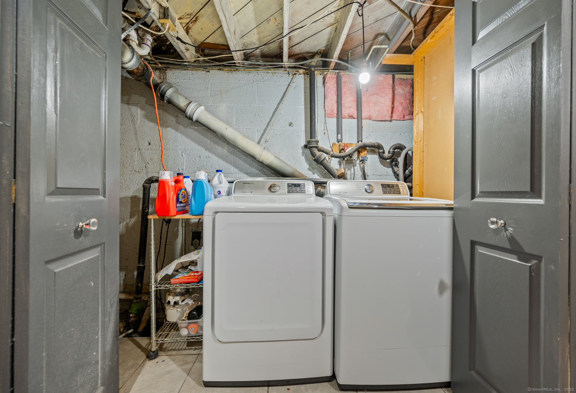 Naugatuck, Connecticut 06770, United States, 2 Bedrooms Bedrooms, ,1 BathroomBathrooms,Residential,Coming Soon,220576