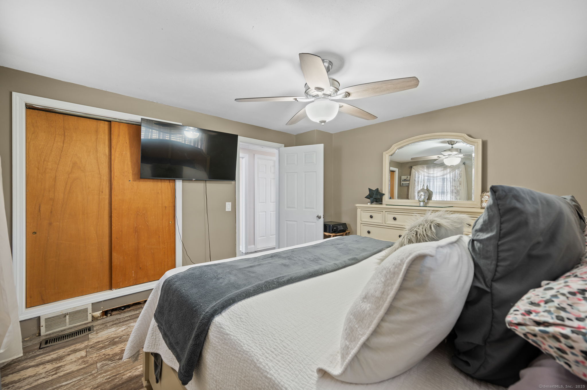 Naugatuck, Connecticut 06770, United States, 2 Bedrooms Bedrooms, ,1 BathroomBathrooms,Residential,Coming Soon,220576