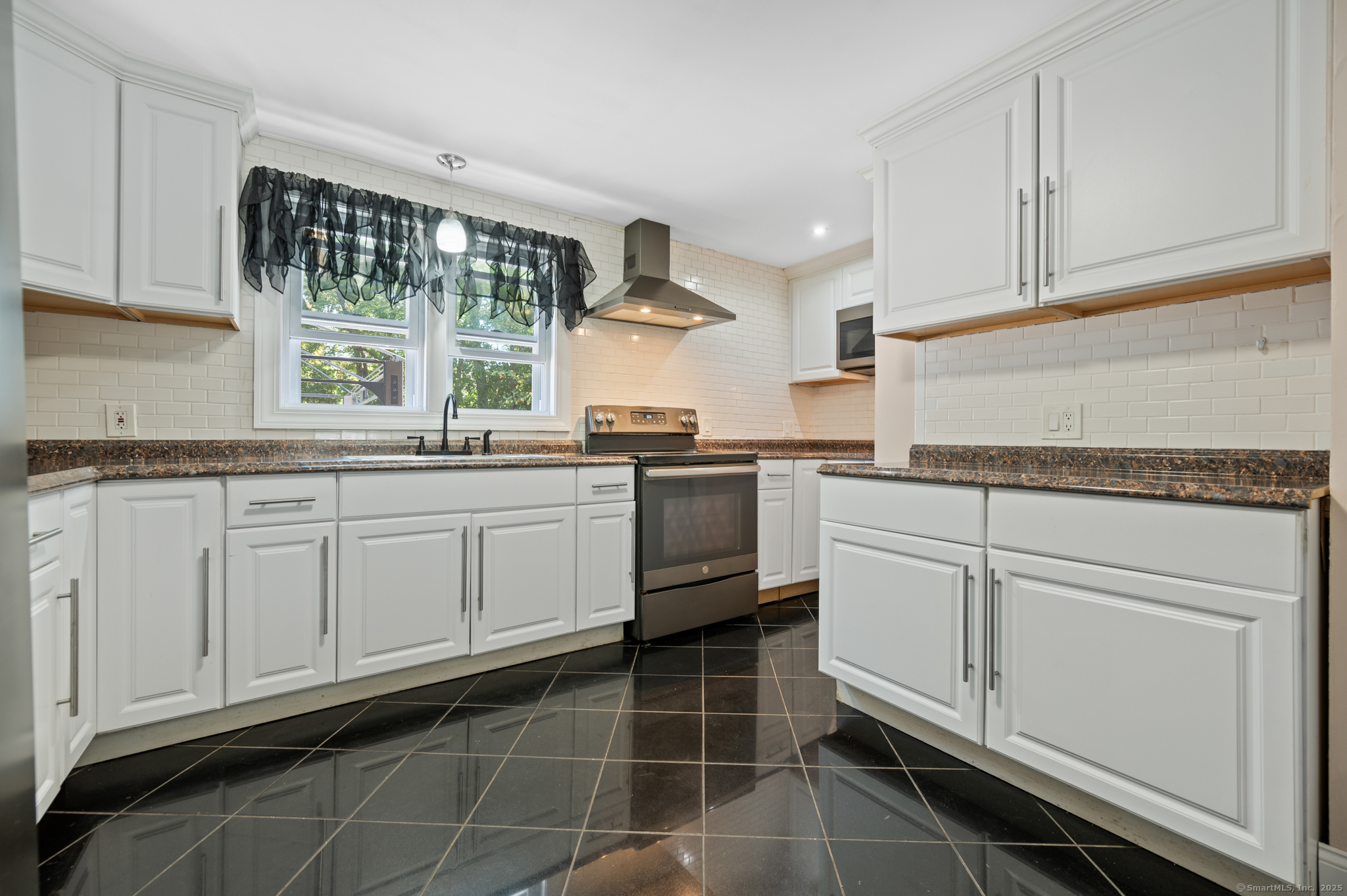 Naugatuck, Connecticut 06770, United States, 2 Bedrooms Bedrooms, ,1 BathroomBathrooms,Residential,Coming Soon,220576