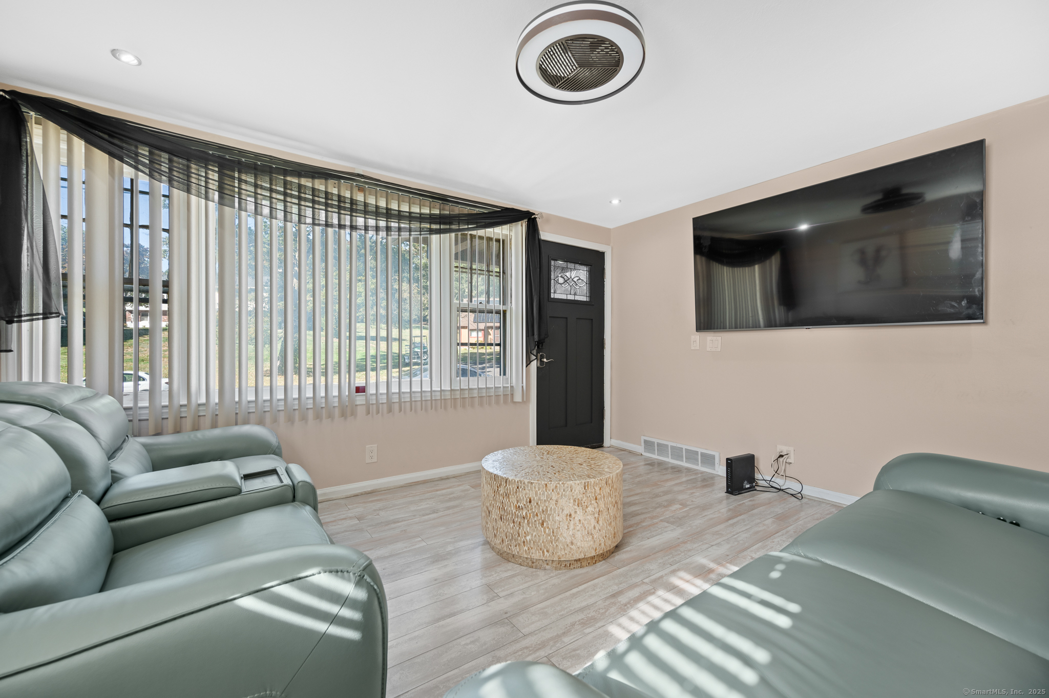 Naugatuck, Connecticut 06770, United States, 2 Bedrooms Bedrooms, ,1 BathroomBathrooms,Residential,Coming Soon,220576