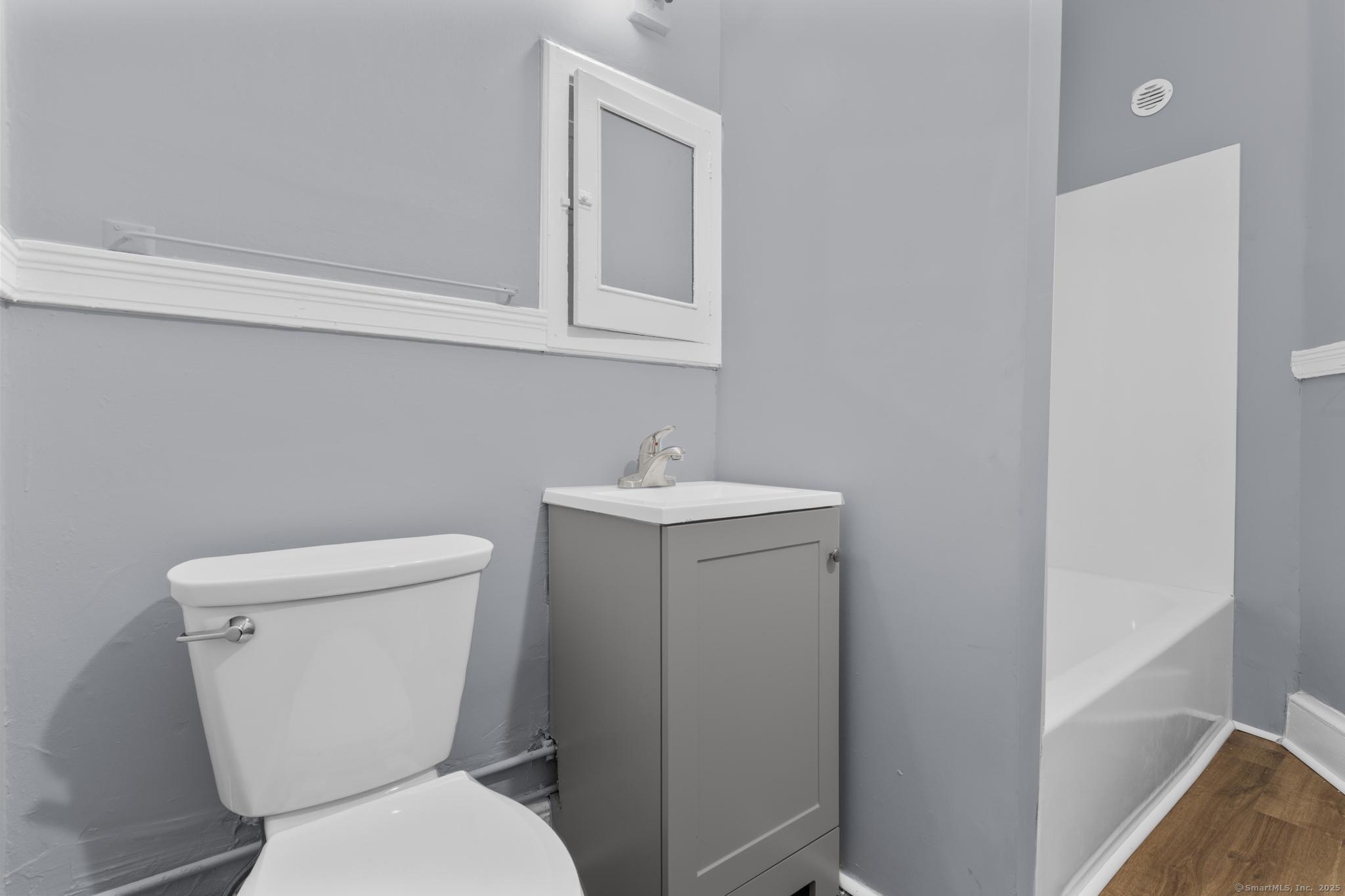 Hartford, Connecticut 06183, United States, 1 Bedroom Bedrooms, ,1 BathroomBathrooms,Residential,Active,144475