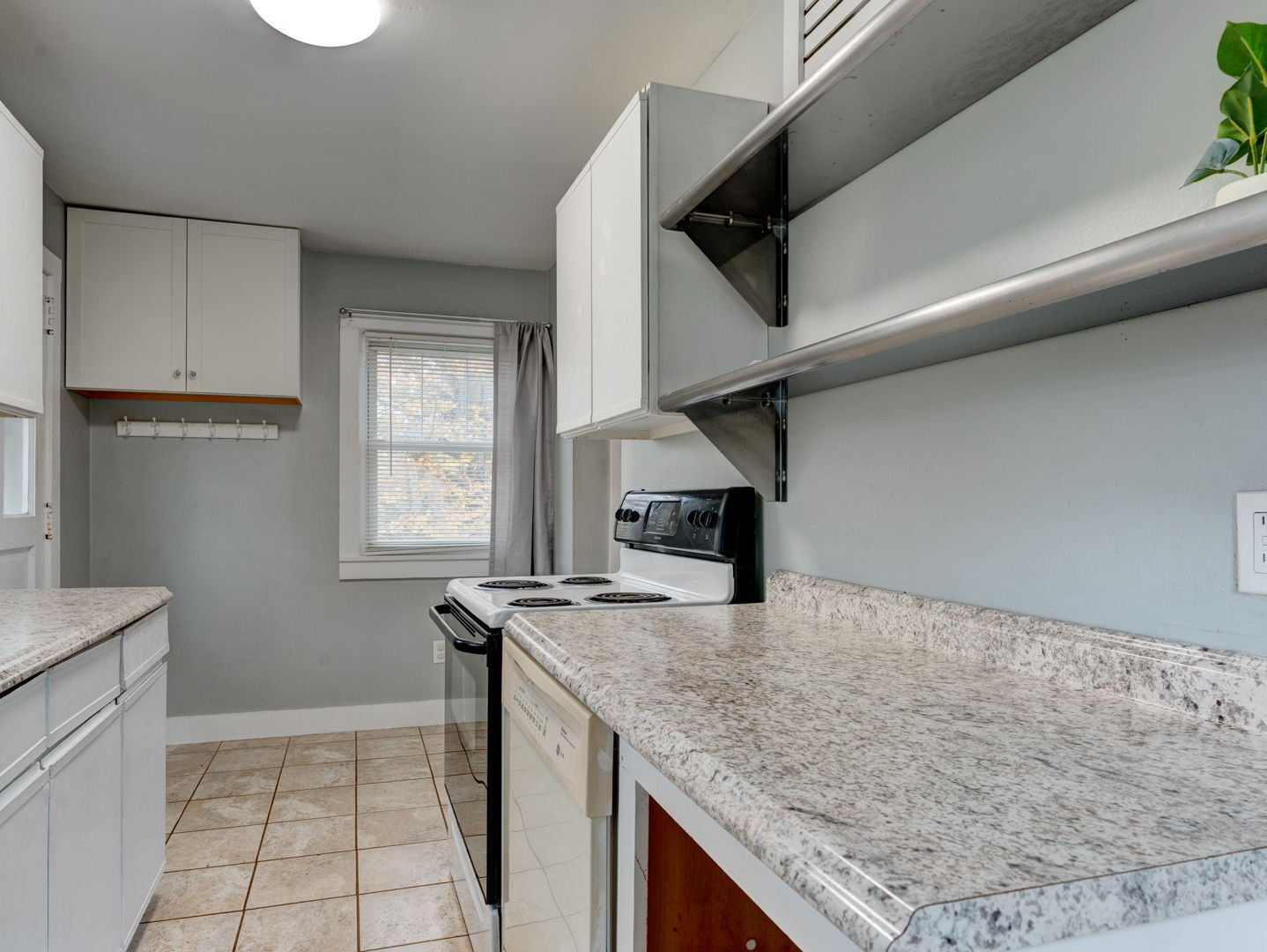 187 Trumbull Highway