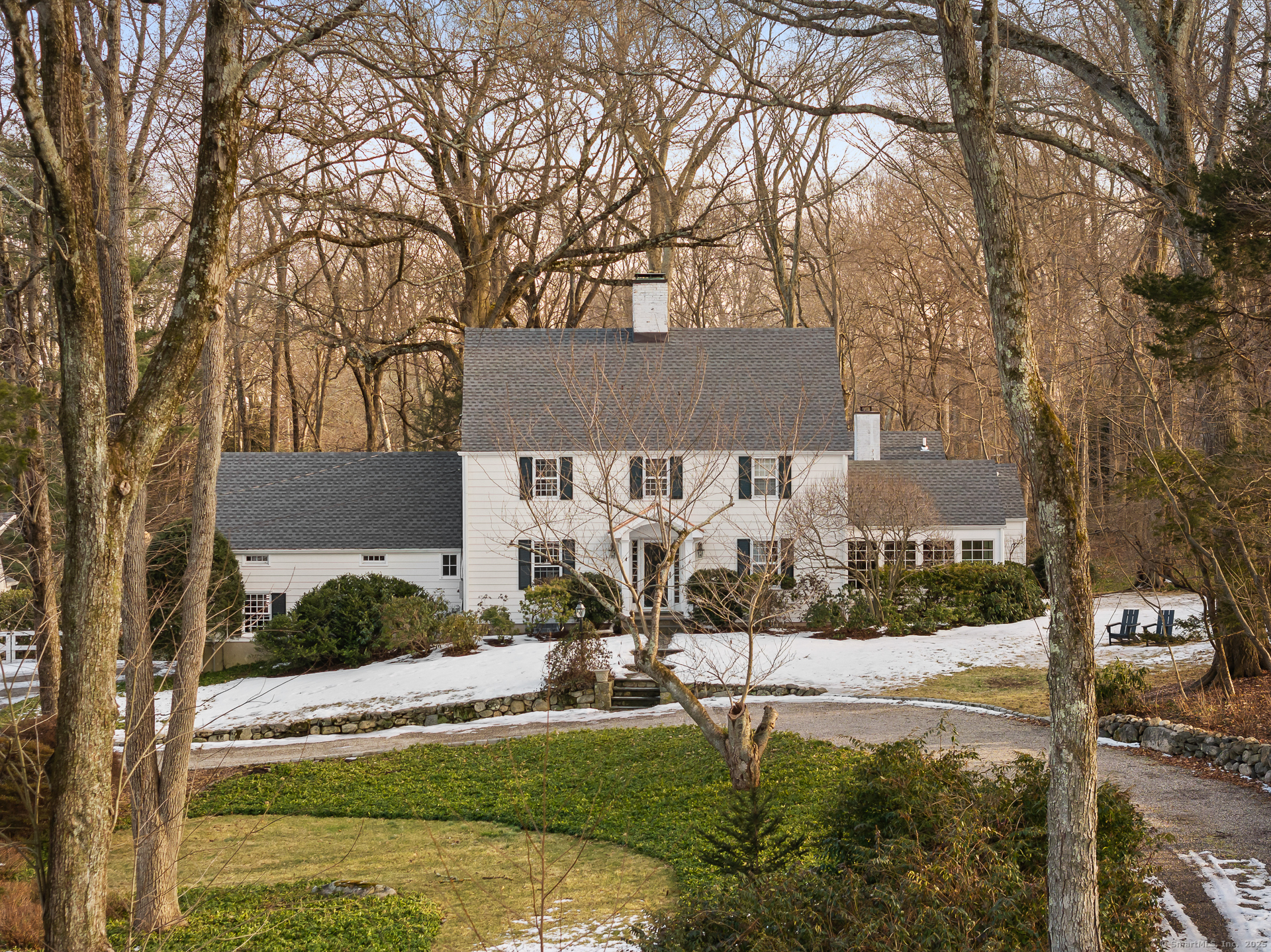 White Oak Shade Road, New Canaan, Connecticut - 4 Bedrooms  
5 Bathrooms  
11 Rooms - 