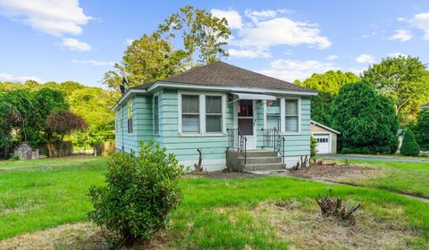 Photo of 205 Old Norwich Road, Waterford, CT 06375 (MLS # 24135419)