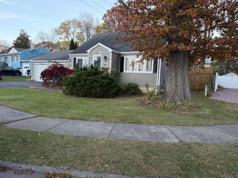 Photo of 39 Tina Circle, Bridgeport, CT 06606 (MLS # 24138777)