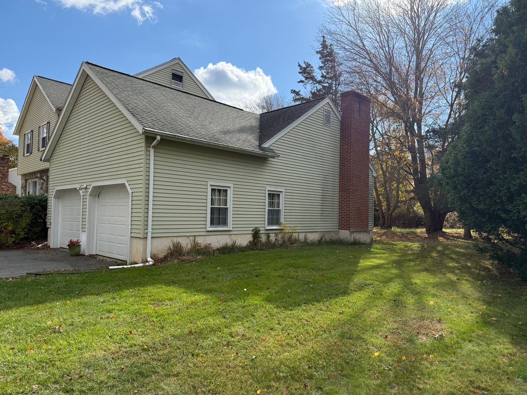 Photo of 18 Whaling Drive, Waterford, CT 06385 (MLS # 24135708)