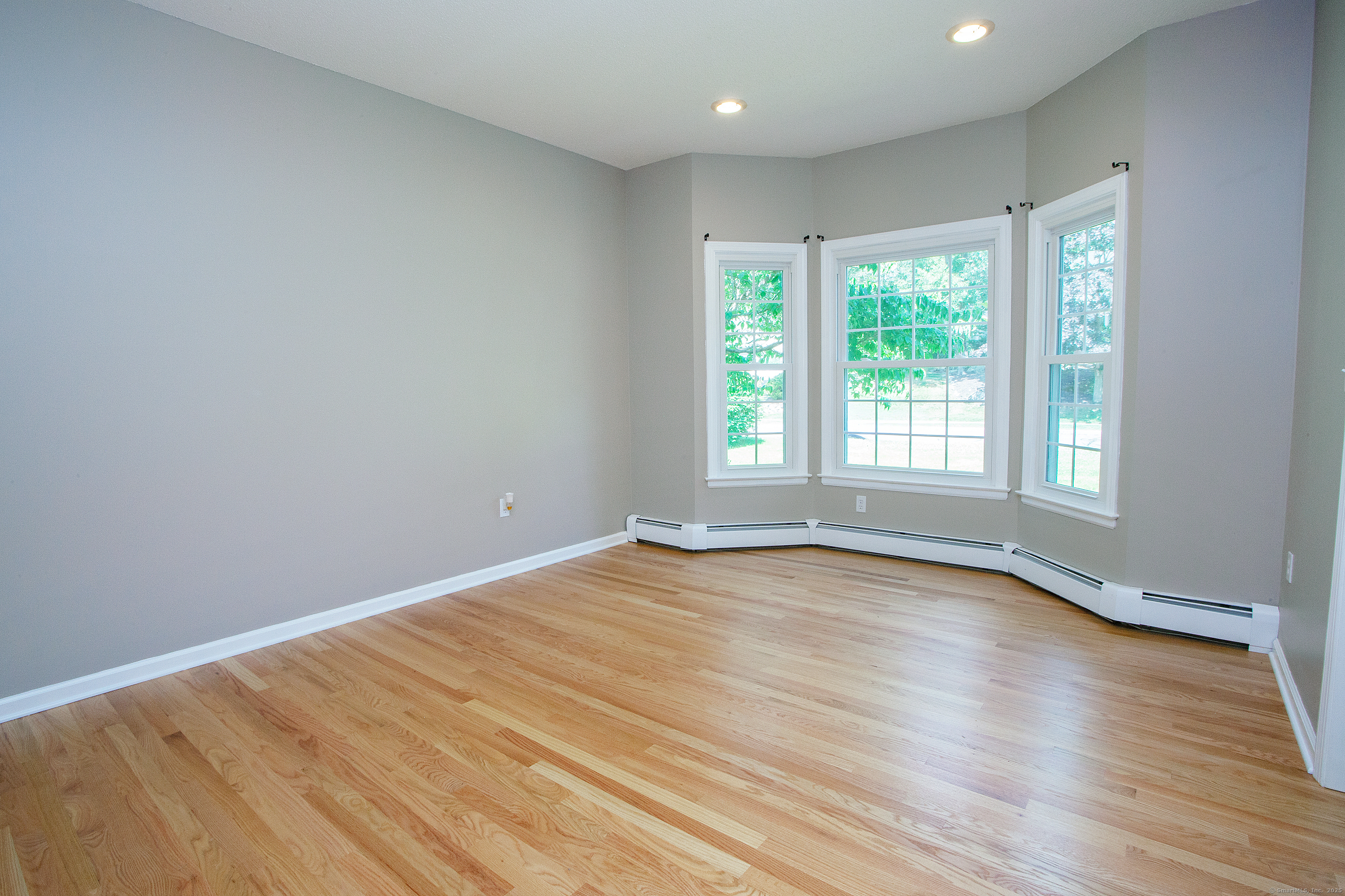 Manchester, Connecticut 06040, United States, 4 Bedrooms Bedrooms, ,4 BathroomsBathrooms,Residential,Pending,181376