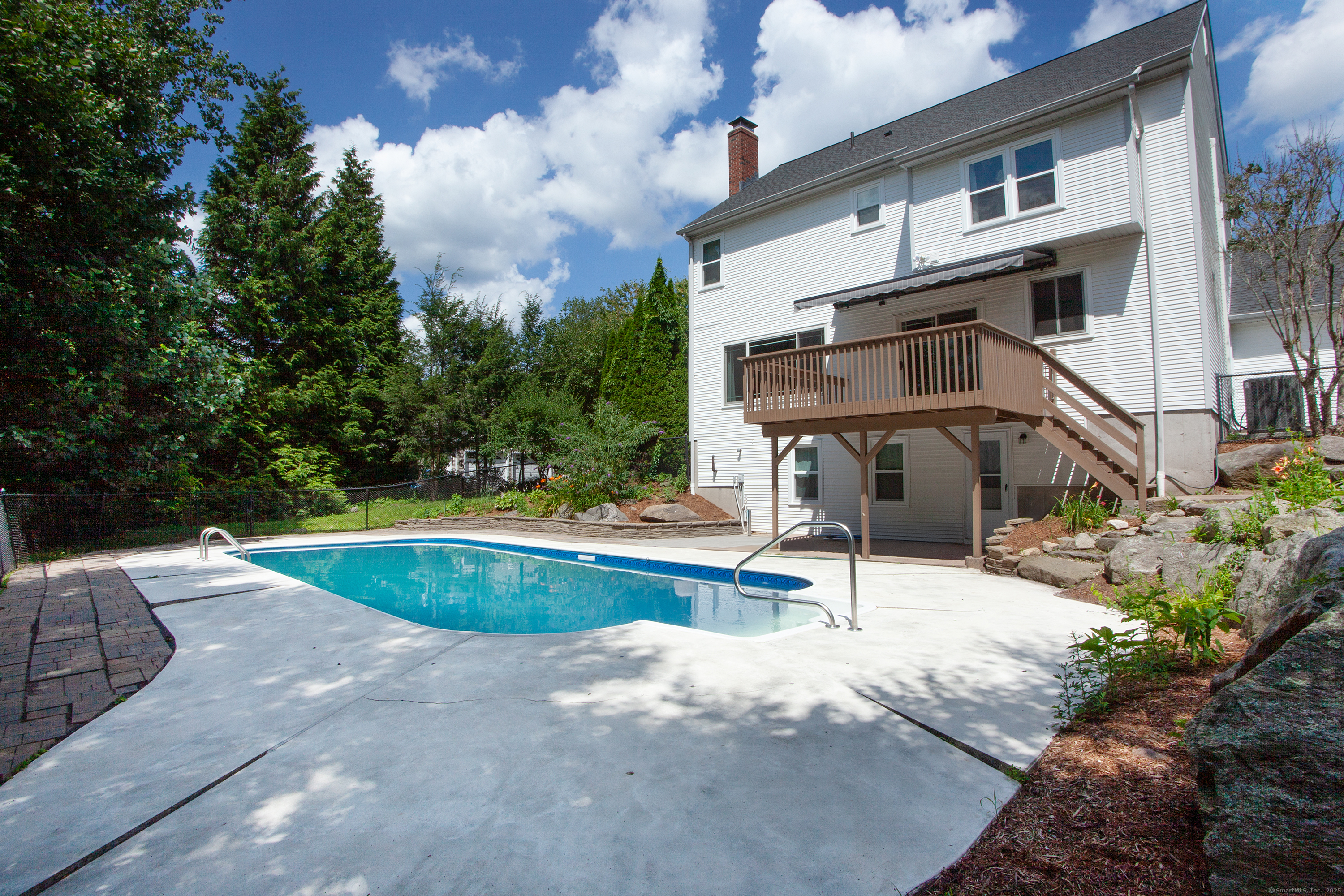 Manchester, Connecticut 06040, United States, 4 Bedrooms Bedrooms, ,4 BathroomsBathrooms,Residential,Pending,181376