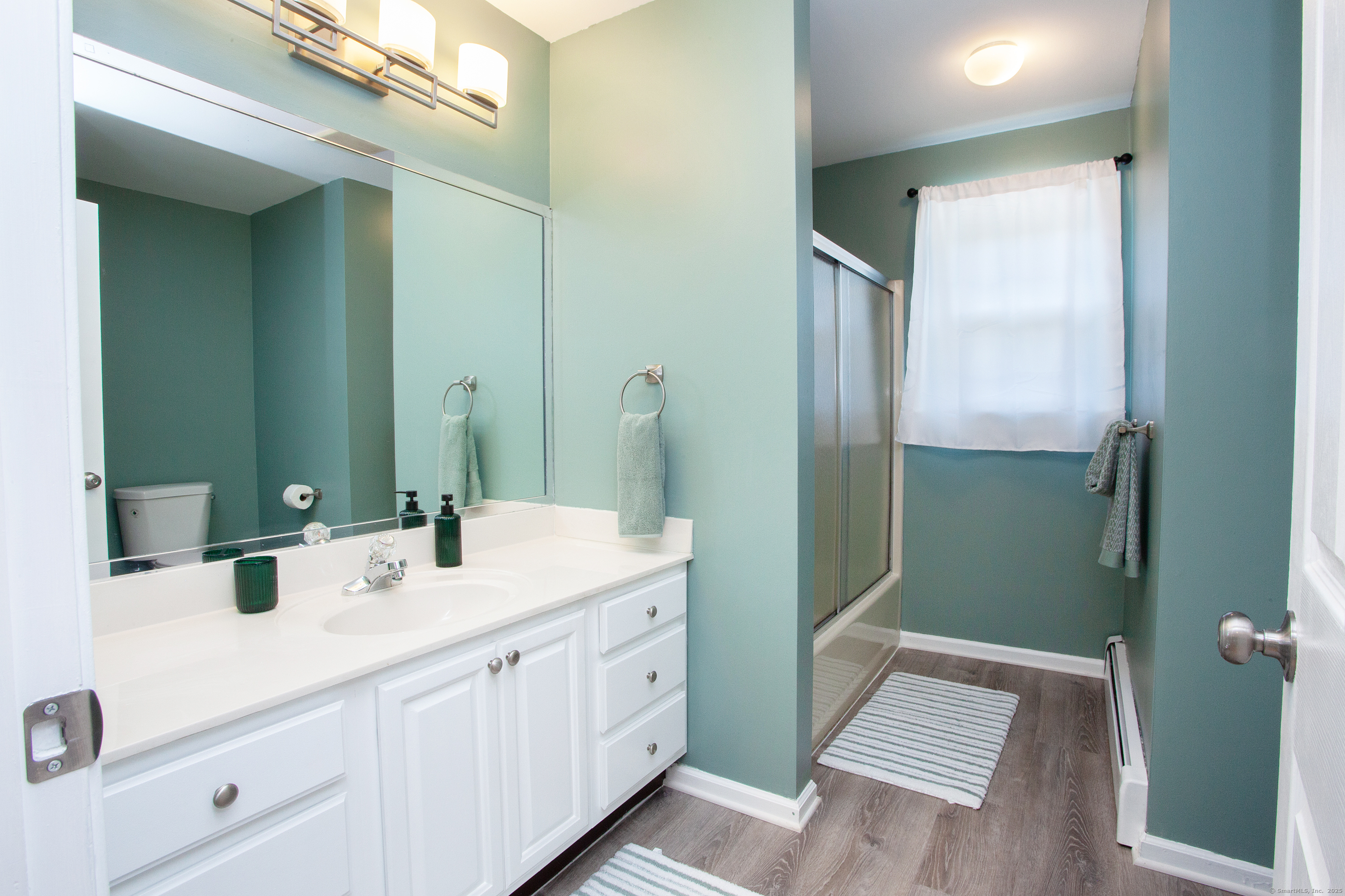 Manchester, Connecticut 06040, United States, 4 Bedrooms Bedrooms, ,4 BathroomsBathrooms,Residential,Pending,181376