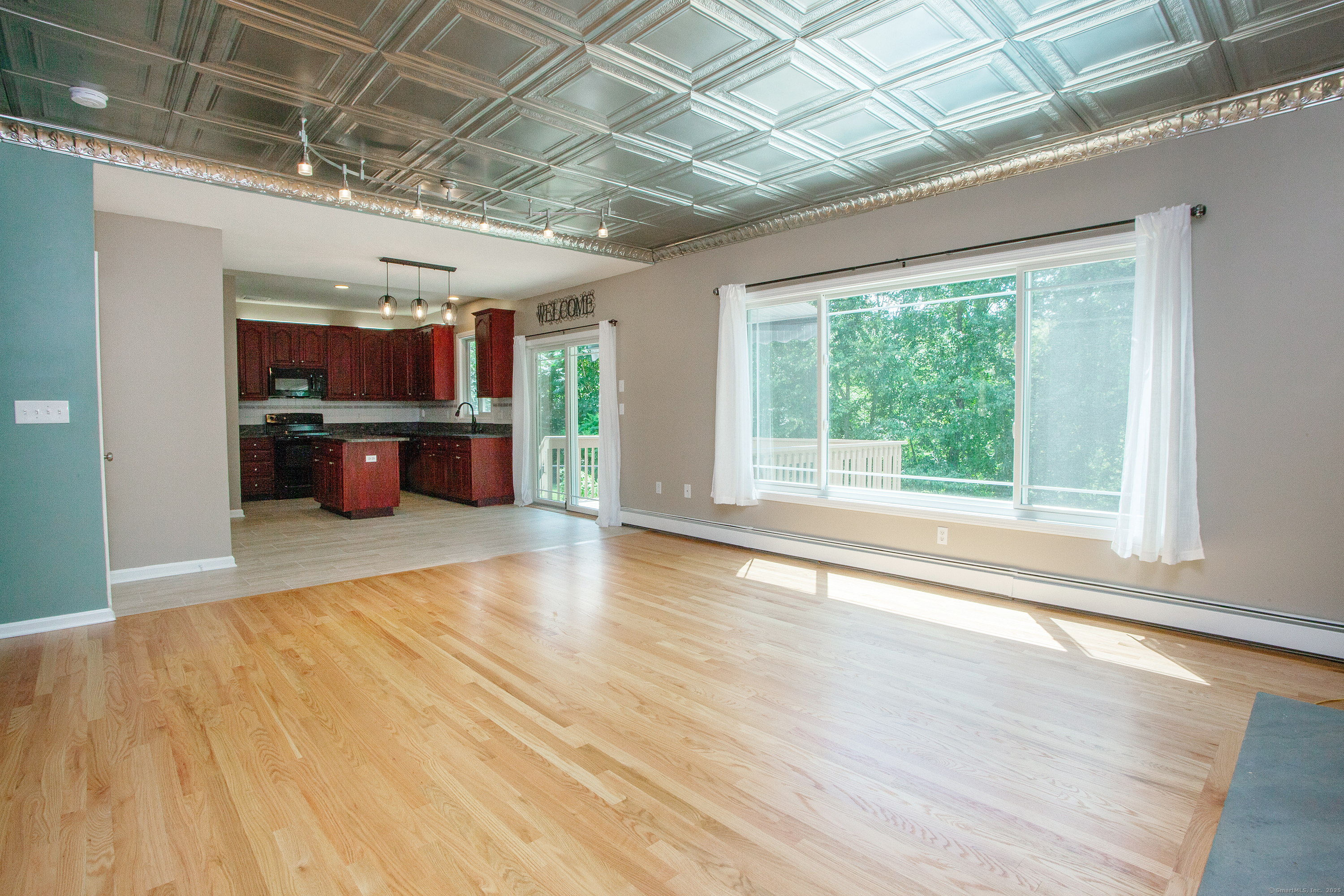 Manchester, Connecticut 06040, United States, 4 Bedrooms Bedrooms, ,4 BathroomsBathrooms,Residential,Pending,181376