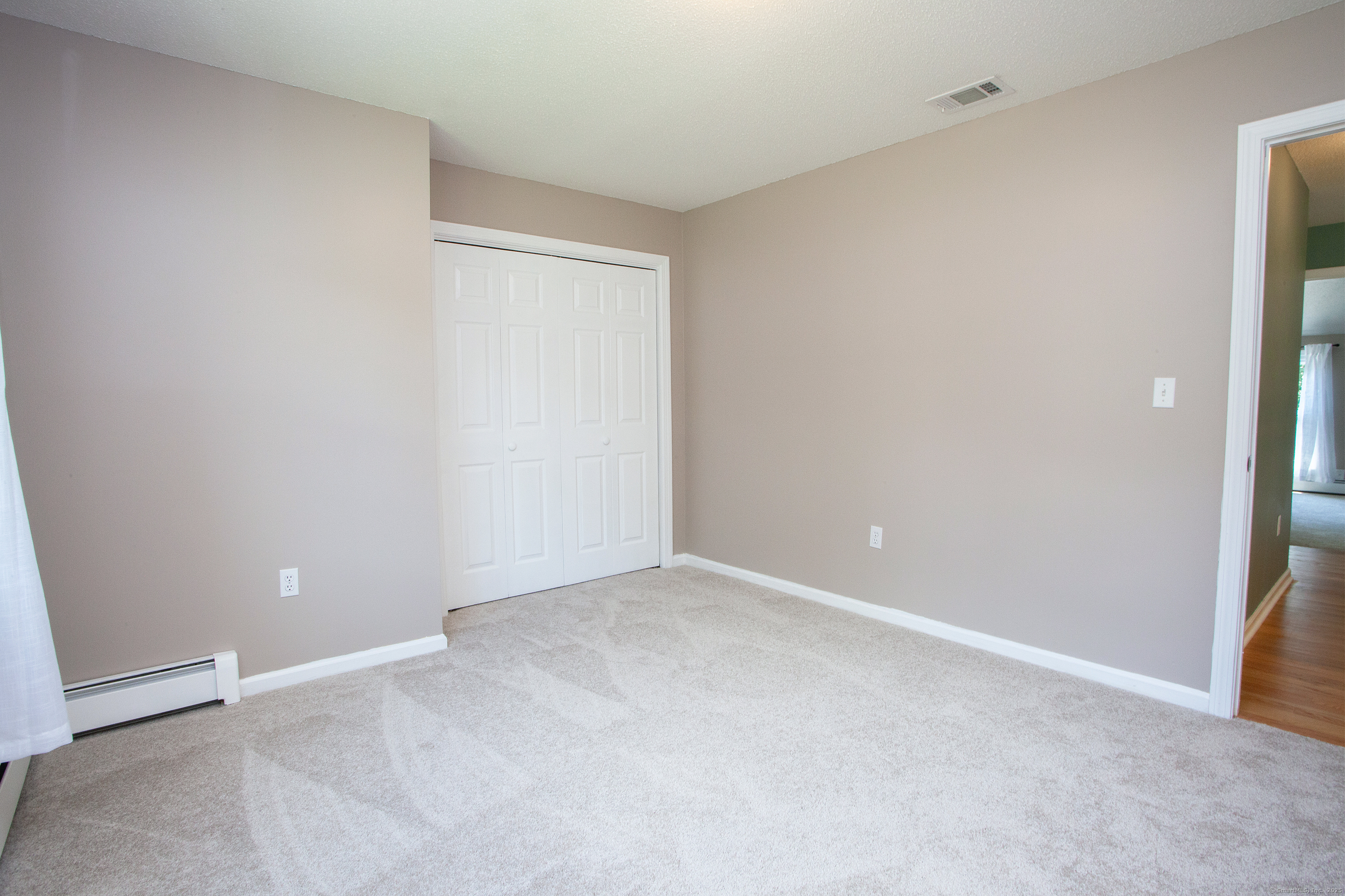 Manchester, Connecticut 06040, United States, 4 Bedrooms Bedrooms, ,4 BathroomsBathrooms,Residential,Pending,181376