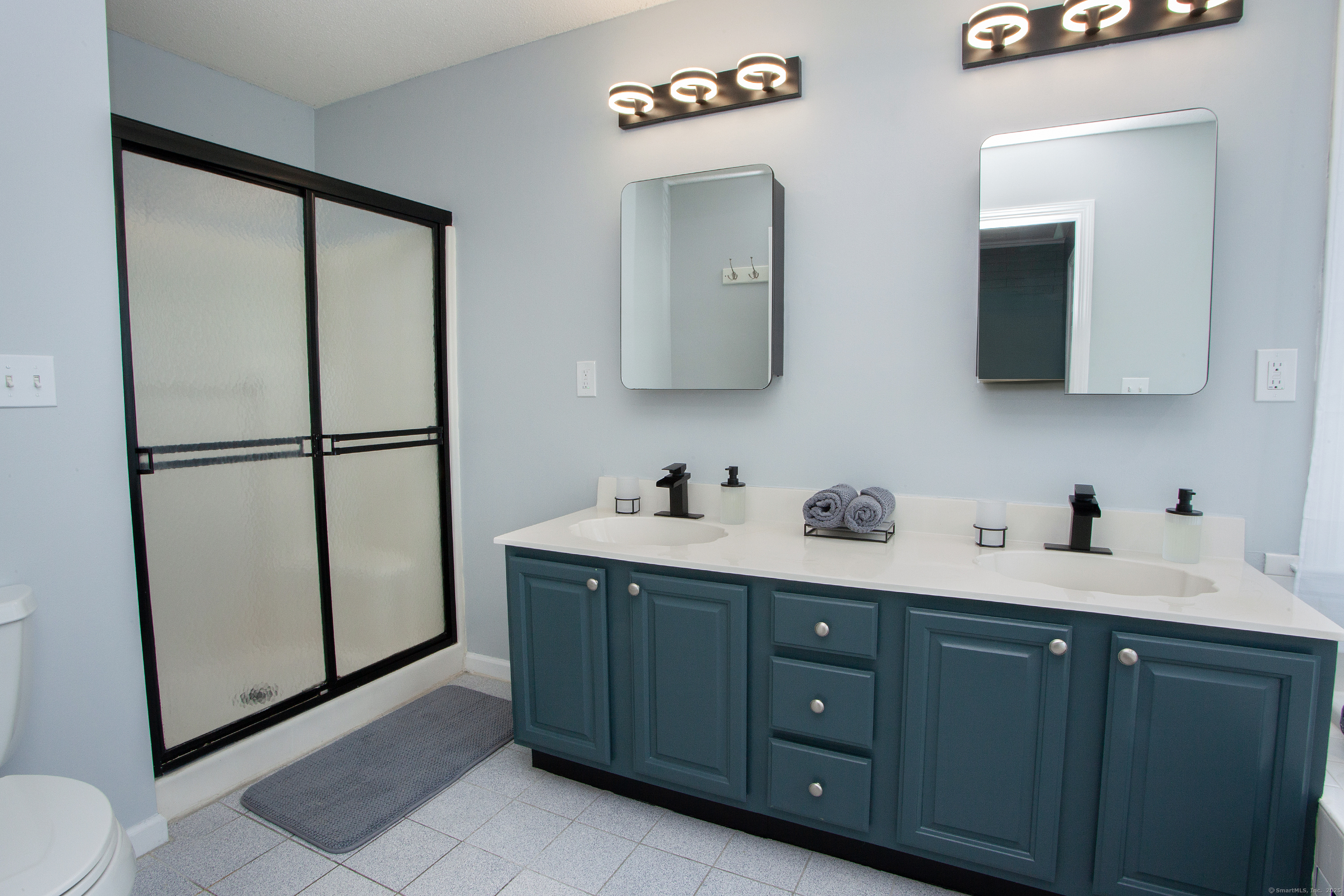 Manchester, Connecticut 06040, United States, 4 Bedrooms Bedrooms, ,4 BathroomsBathrooms,Residential,Pending,181376